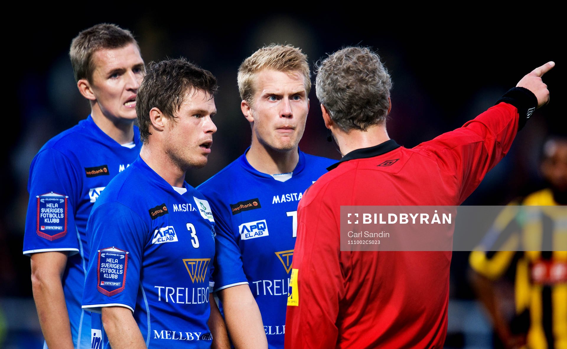 Dennis Melander, Joakim Nilsson, Trelleborg, diskuterar med