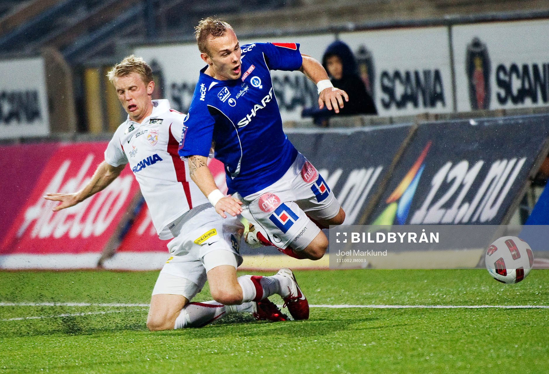 Mikael Thorstensson, Assyriska, stoppar Magnus Eriksson,