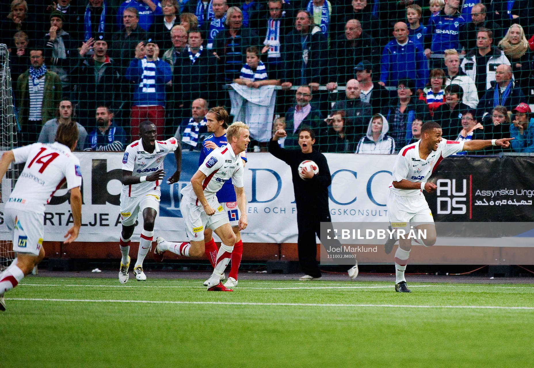 Kyle Konwea, Assyriska, längst till höger, jubel