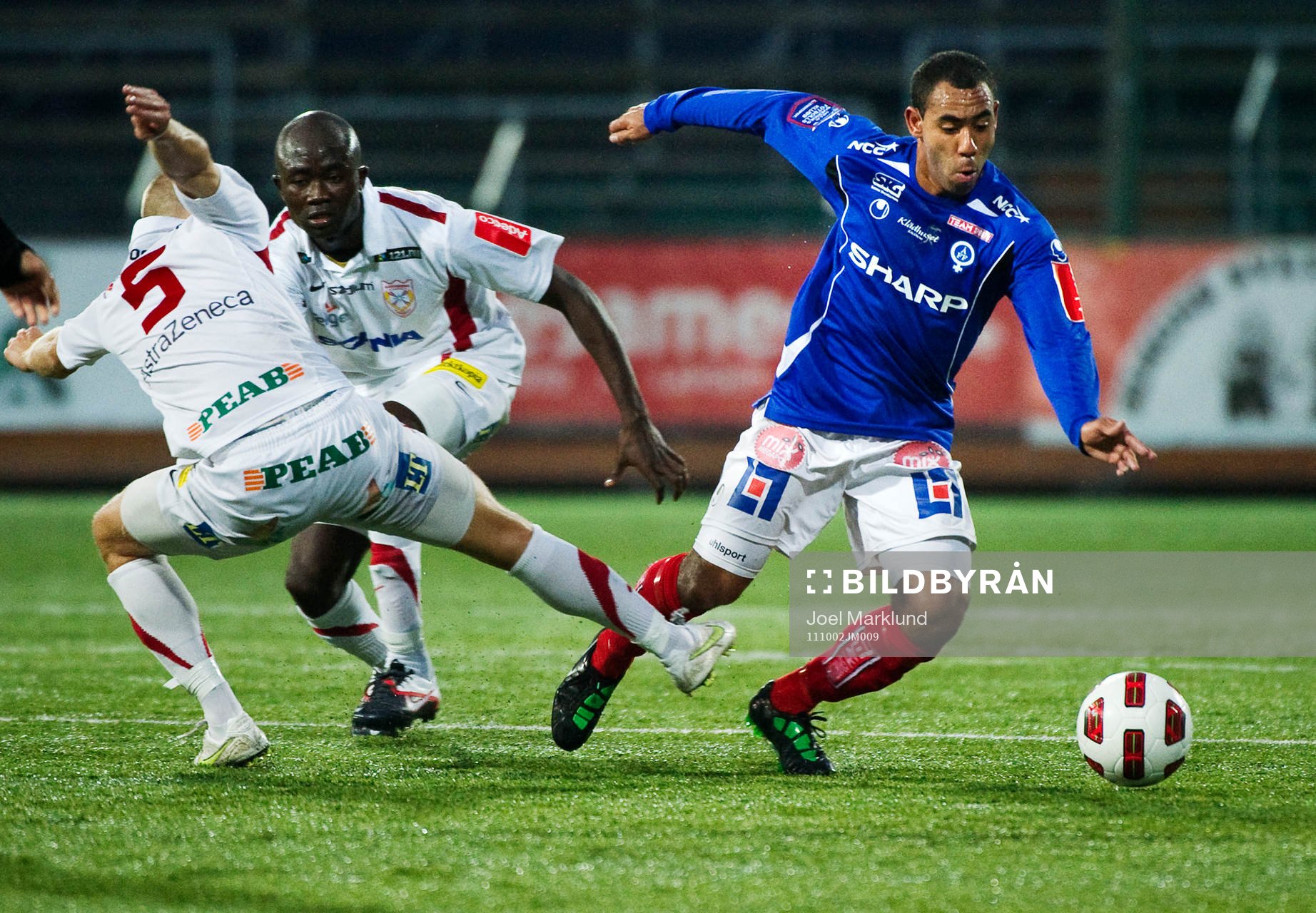 Bruno Manoel Marinho, Åtvidaberg, tar sig förbi två