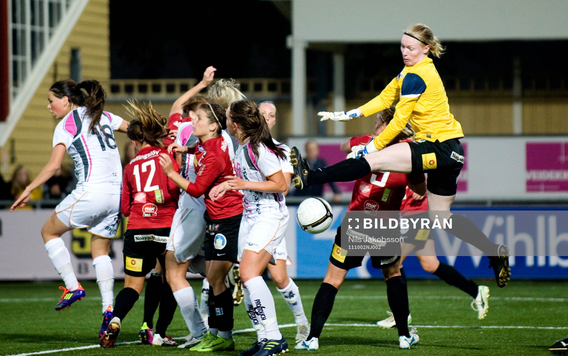 Hedvig Lindahl, målvakt, Kristianstad med en rörig