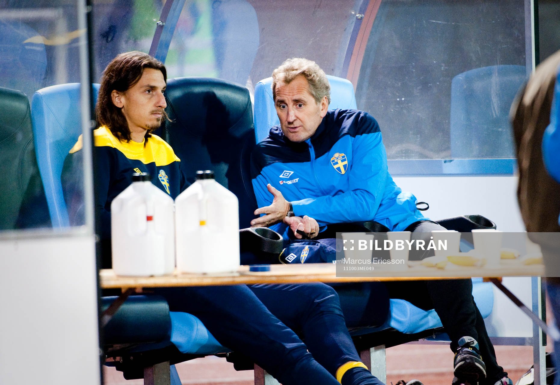 Zlatan Ibrahimovic pratar med Erik Hamrén, förbundskapten