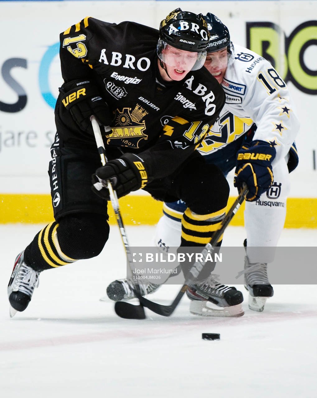 Joakim Nordström, AIK, utmanas av Jesper Fasth, HV71