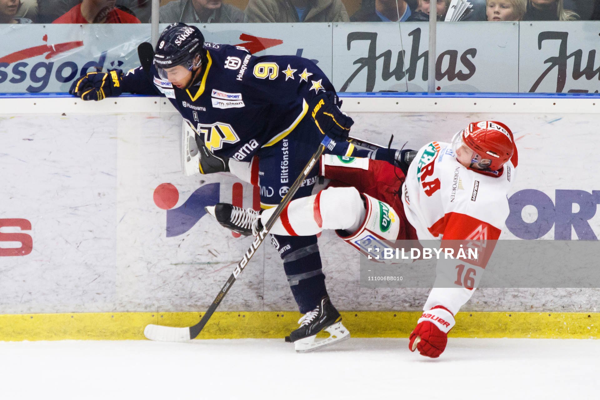 Alexander Larsson, Timrå, faller mot Jason Krog, HV71