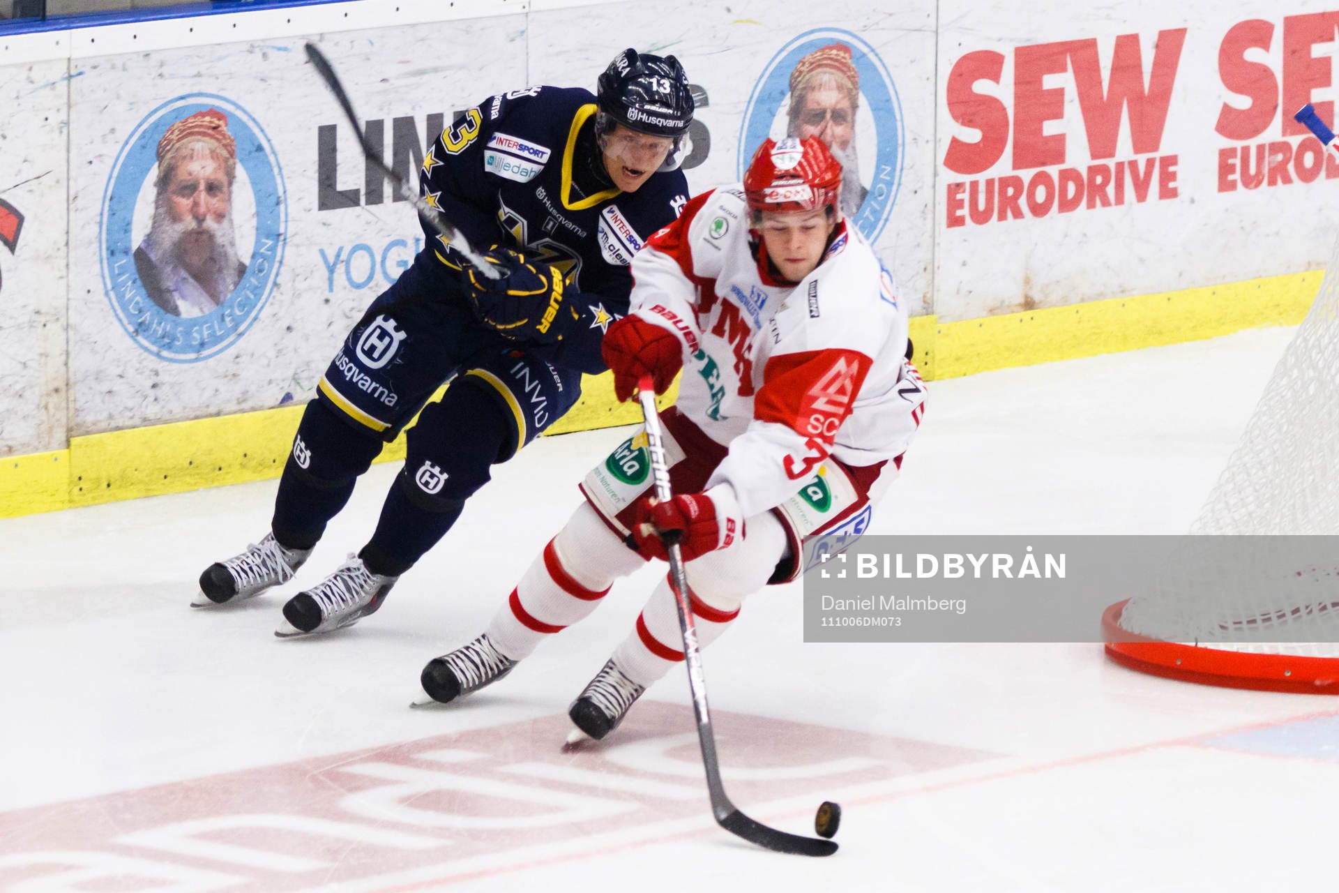 Jesper Dahlroth, Timrå med pucken framför Oscar Sundh,