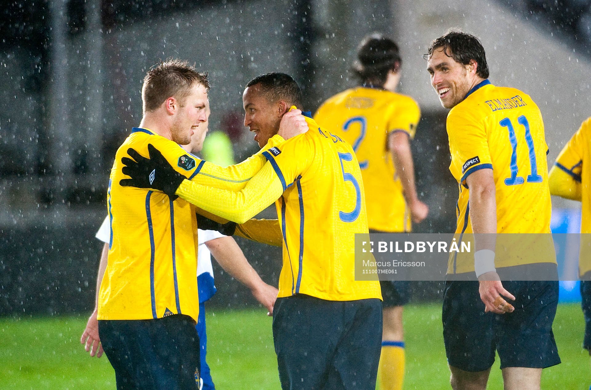 Sebastian Larsson och Martin Olsson jubel tillsammans