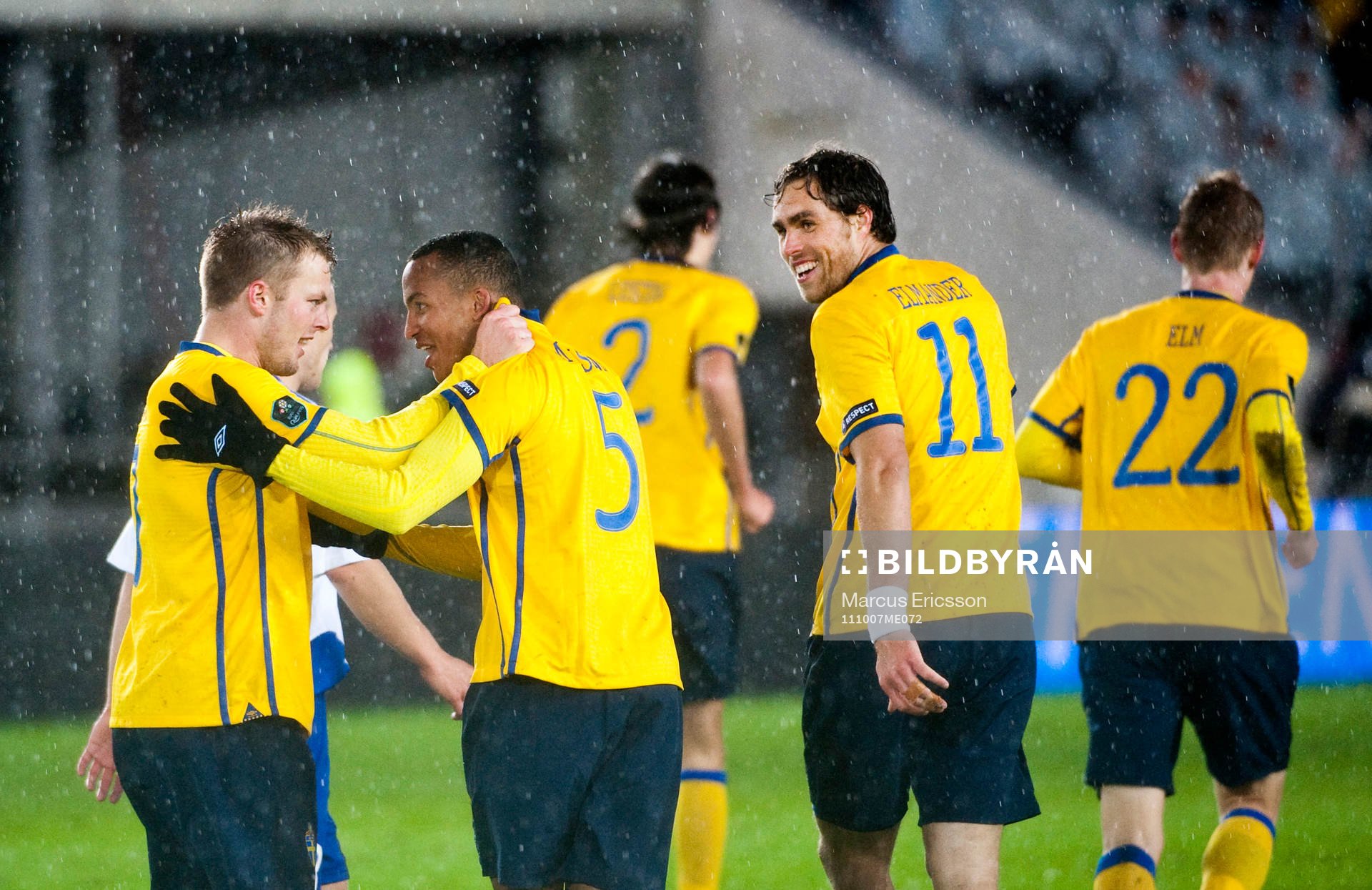 Sebastian Larsson och Martin Olsson jubel tillsammans