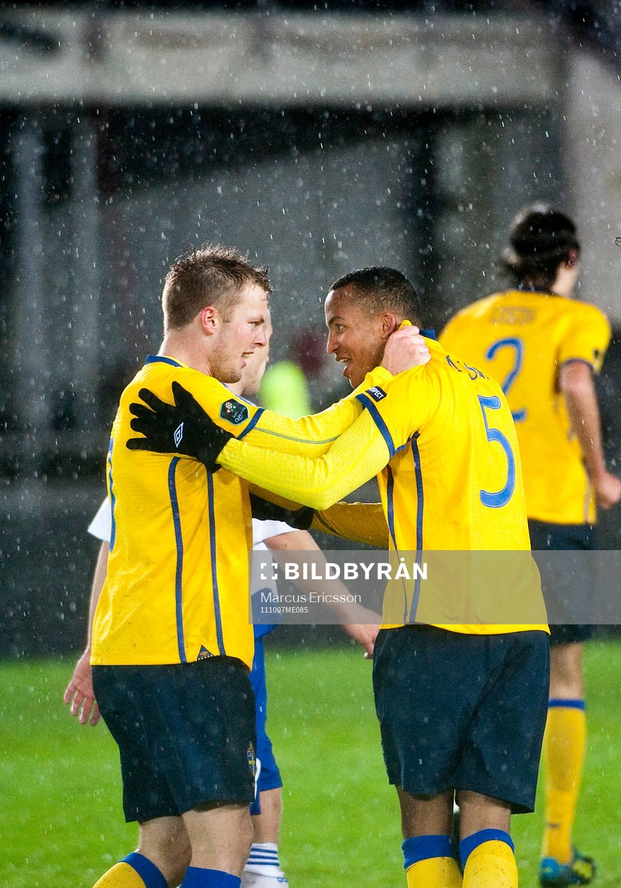 Sebastian Larsson och Martin Olsson jubel tillsammans