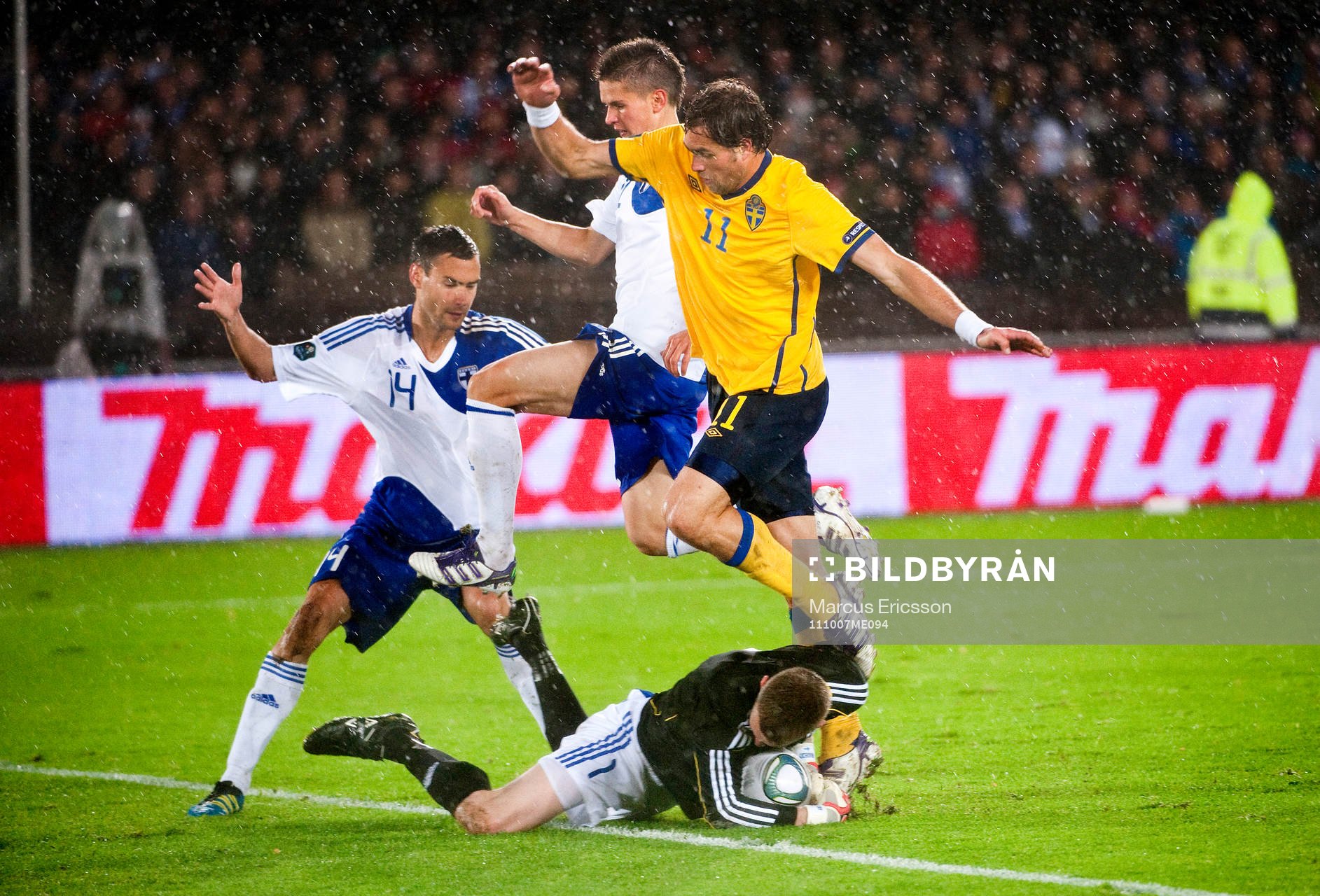 Johan Elmander, Sverige är framme och pressar