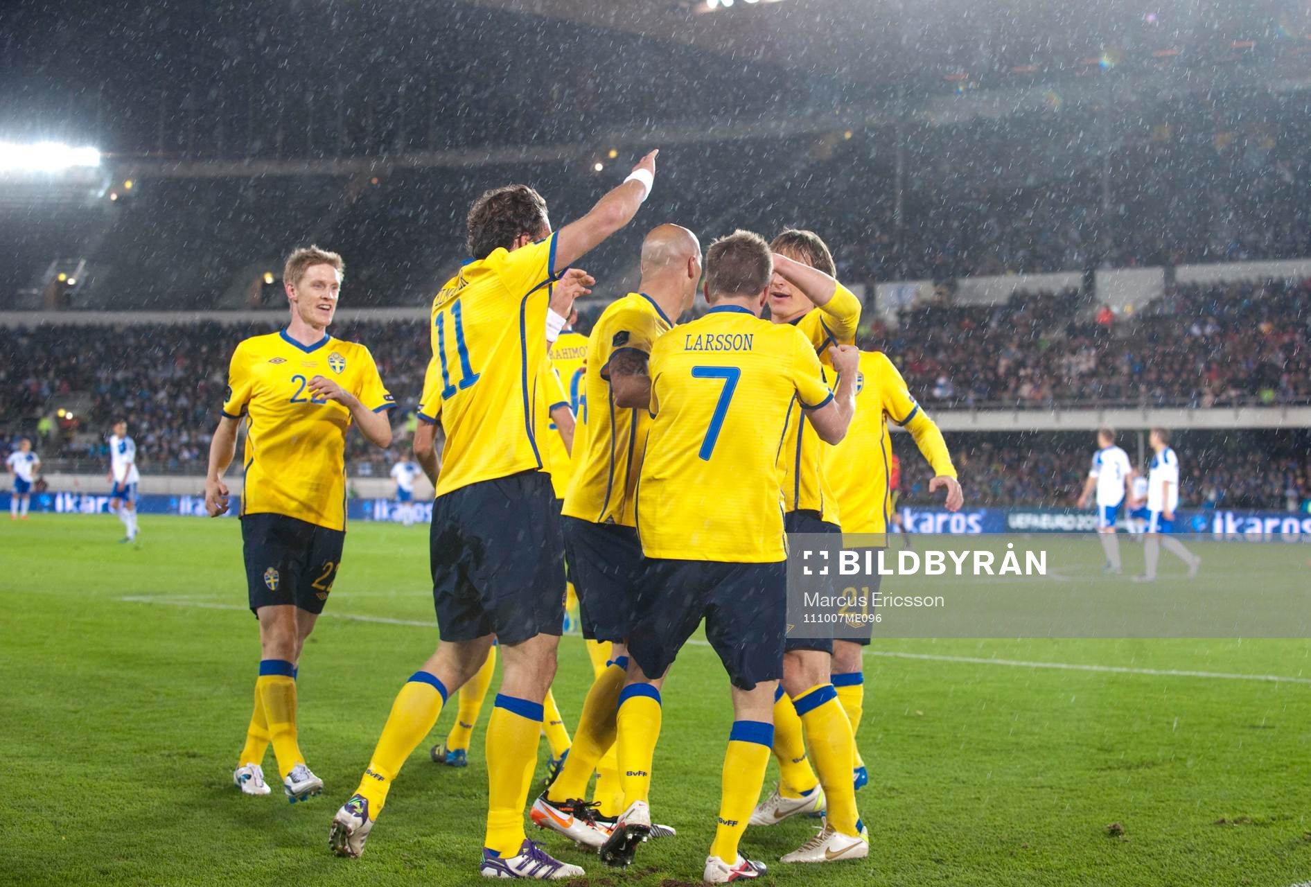   Jubel efter Sebastian Larsson, Sverige, gjort 0-1.
