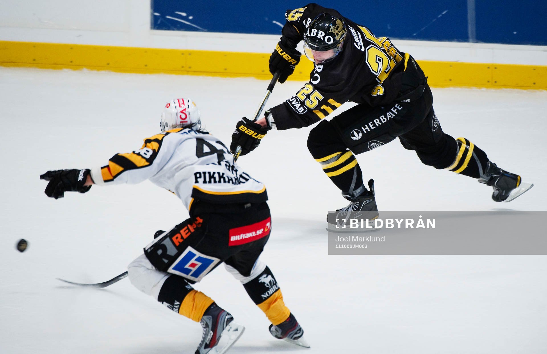 Hannu Pikkarainen, Skellefteå, kan inte stoppa Johannes