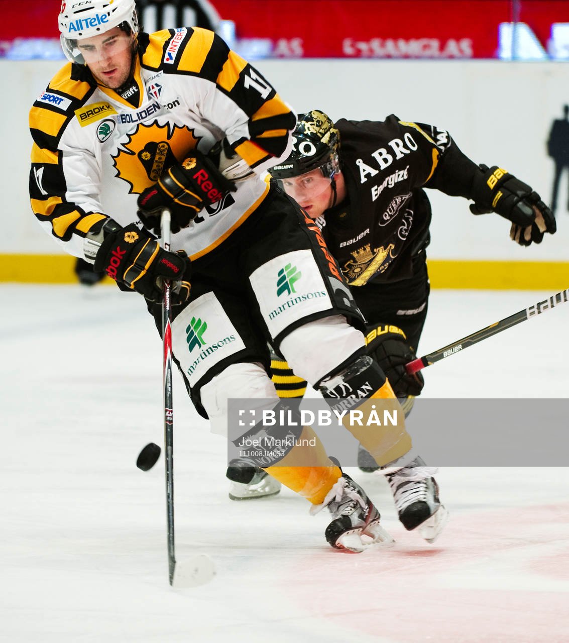 George Holloway, Skellefteå, tar sig förbi Victor