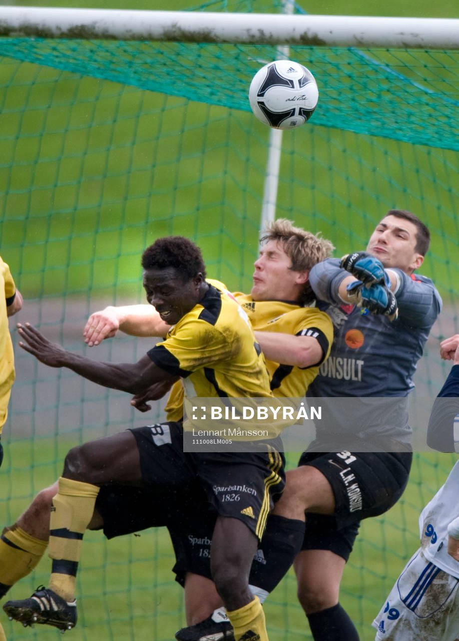 Dauda Kanu och Daniel Engel mot BW-keepern