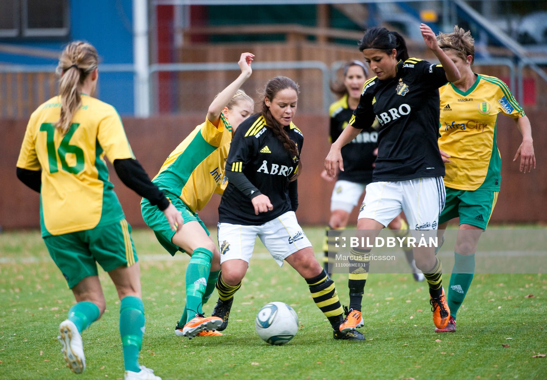  Jackie Kisch Brunzell och Nazanin Vasegh Panah, AIK