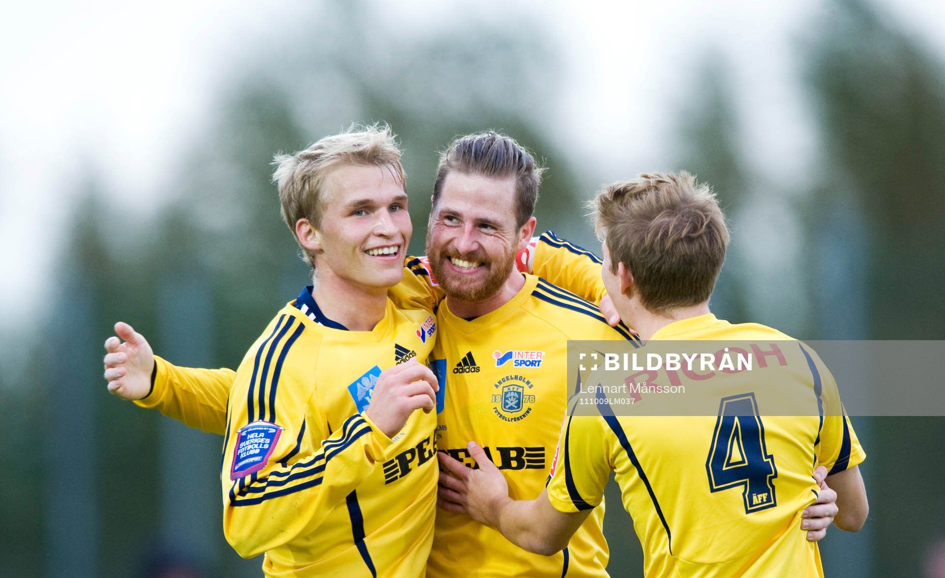  2-0 Björn Westerblad, Ängelholm, som grattas av Sebastian Andersson, jubel, glädje.