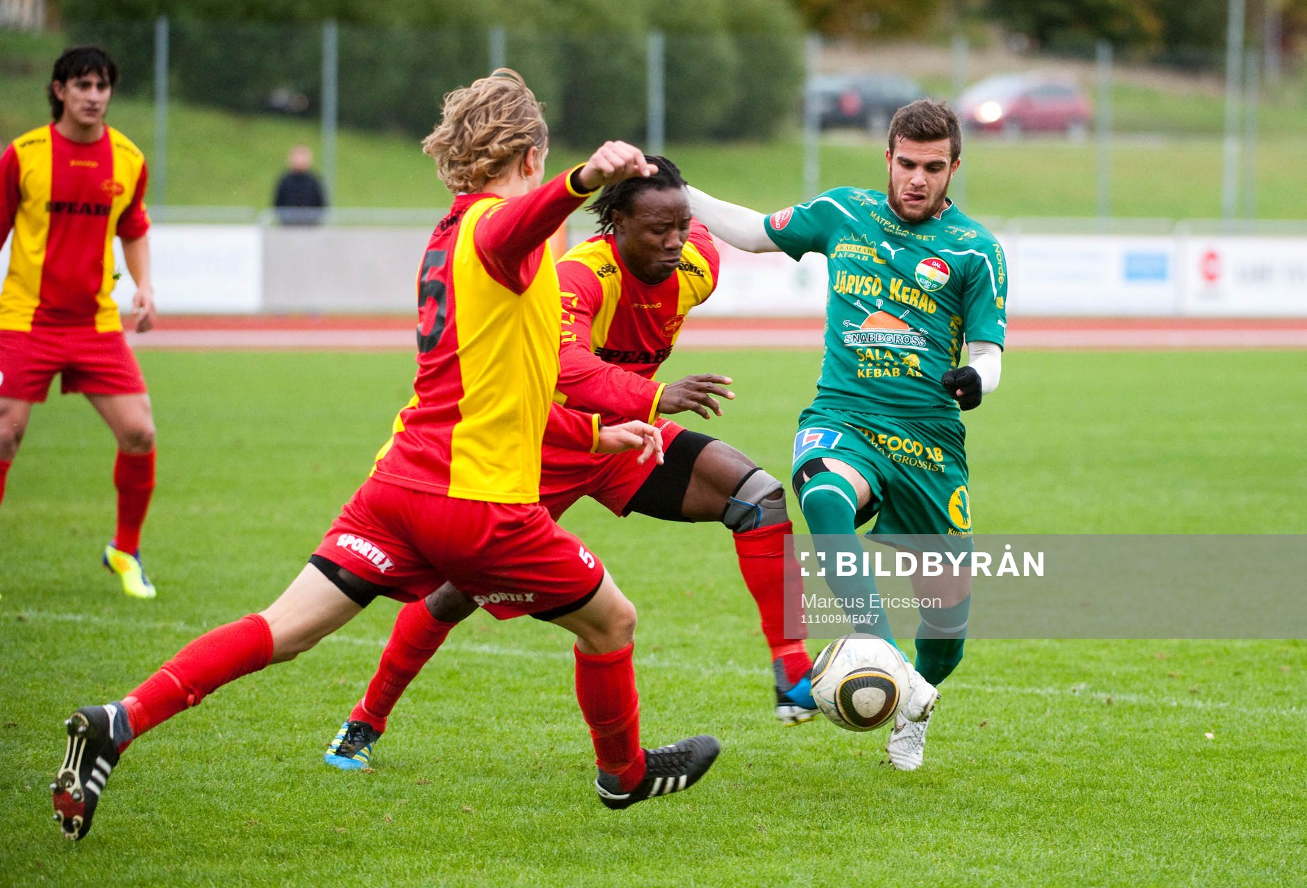 Marwan Michel Gargouri, Dalkurd slåss om bollen
