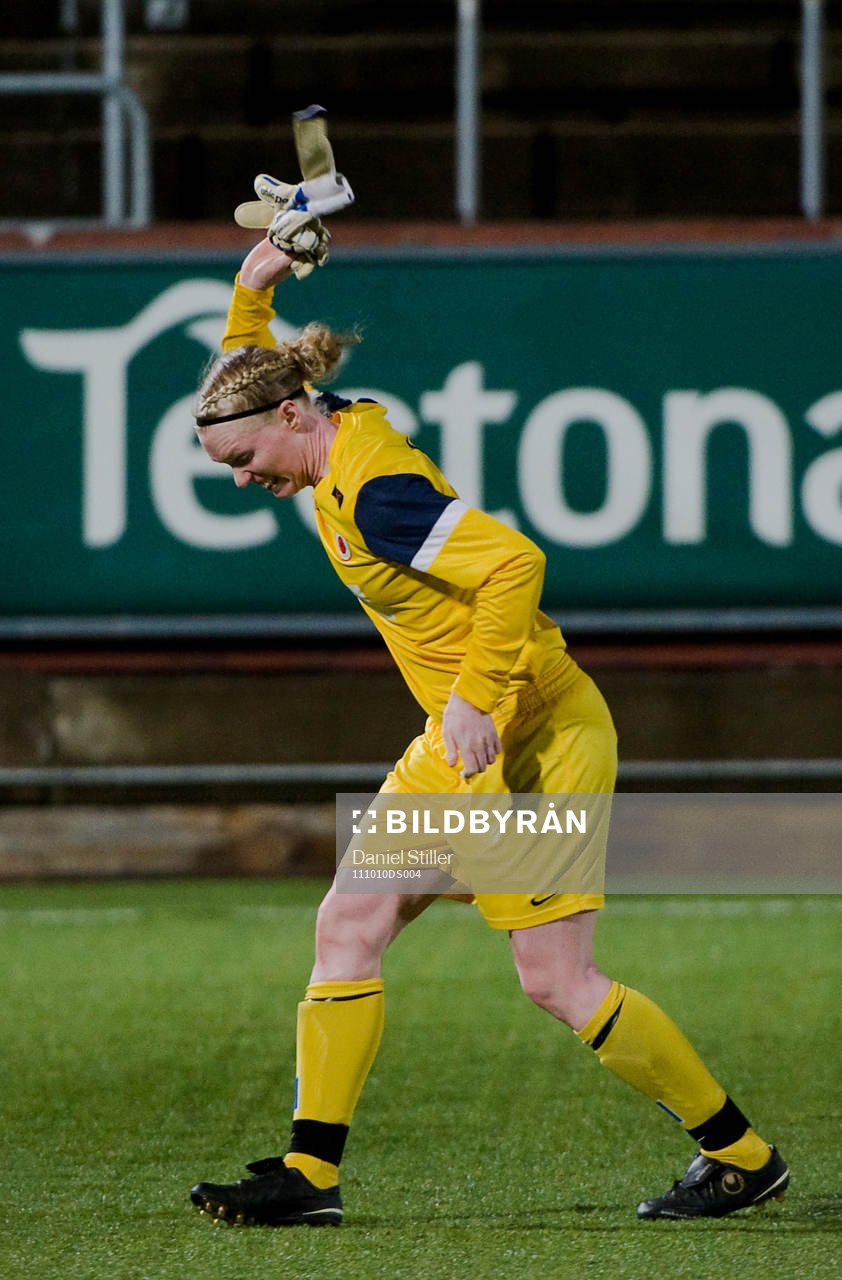 Hedvig Lindahl, målvakt Kristianstad, förbannad