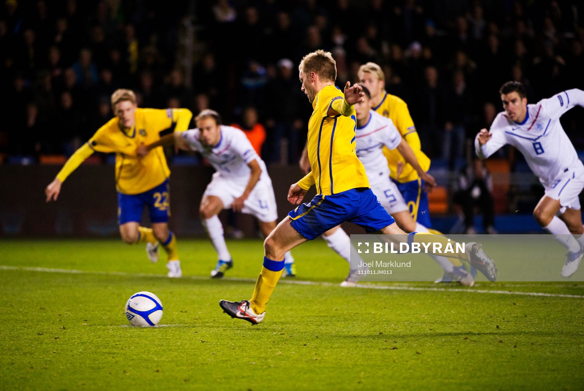 Sebastian Larsson, Sverige, gör 2-2 på straff