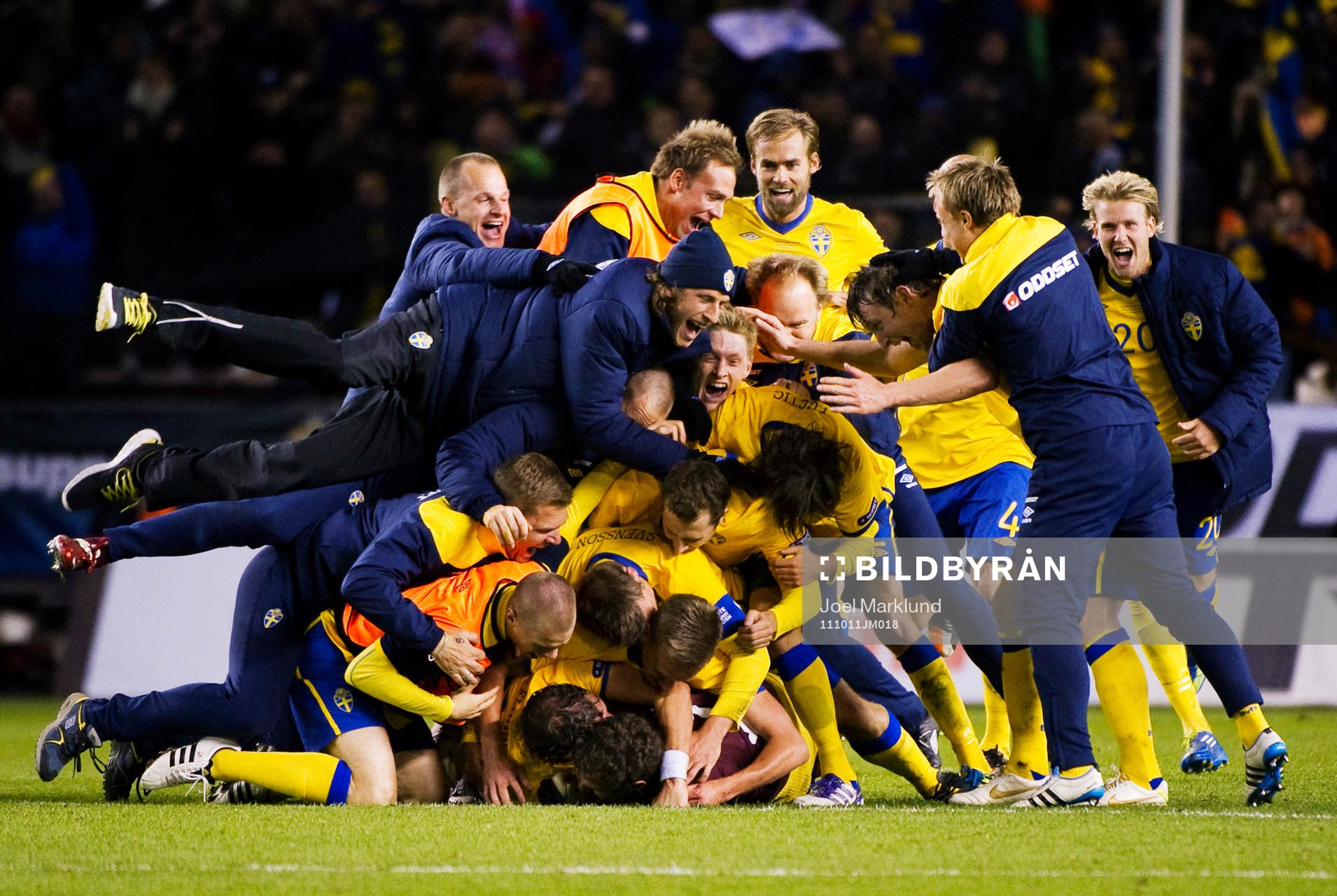 Sverige är klart för EM. Spelarna slänger sig över