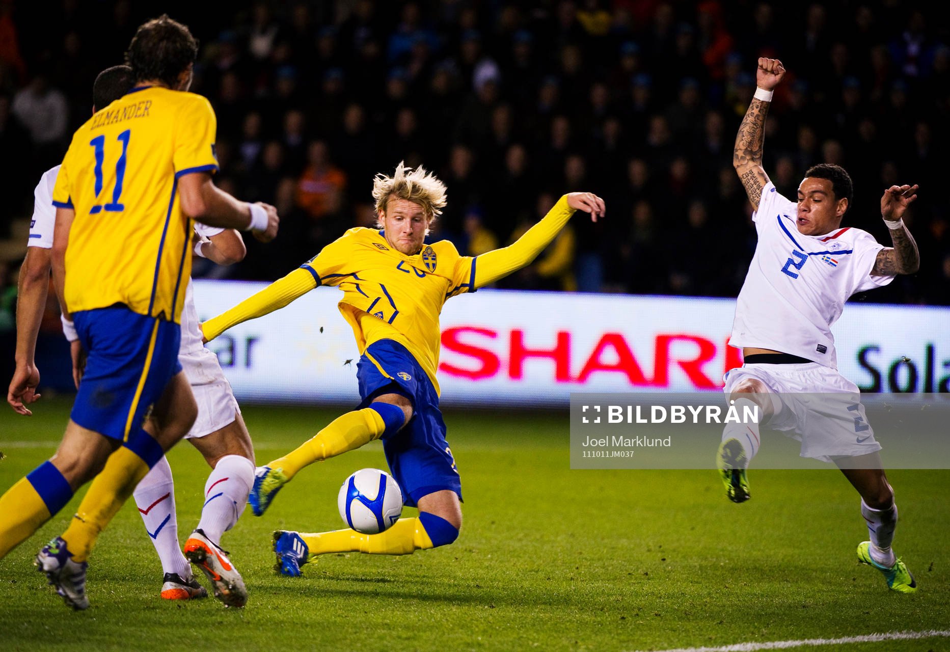 Ola Toivonen, Sverige, missar ett jätteläge framför