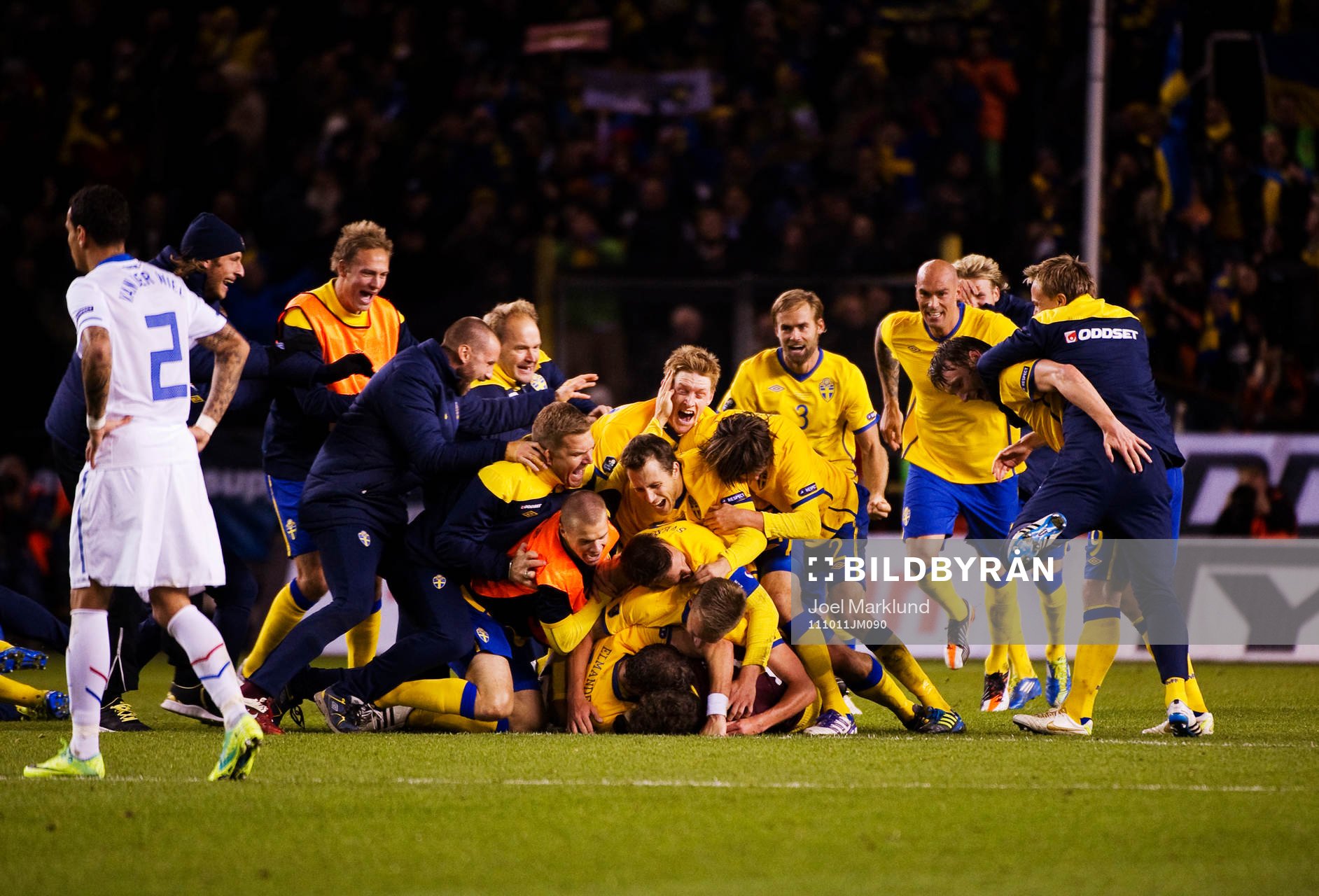 Sverige är klart för EM. Spelarna slänger sig över