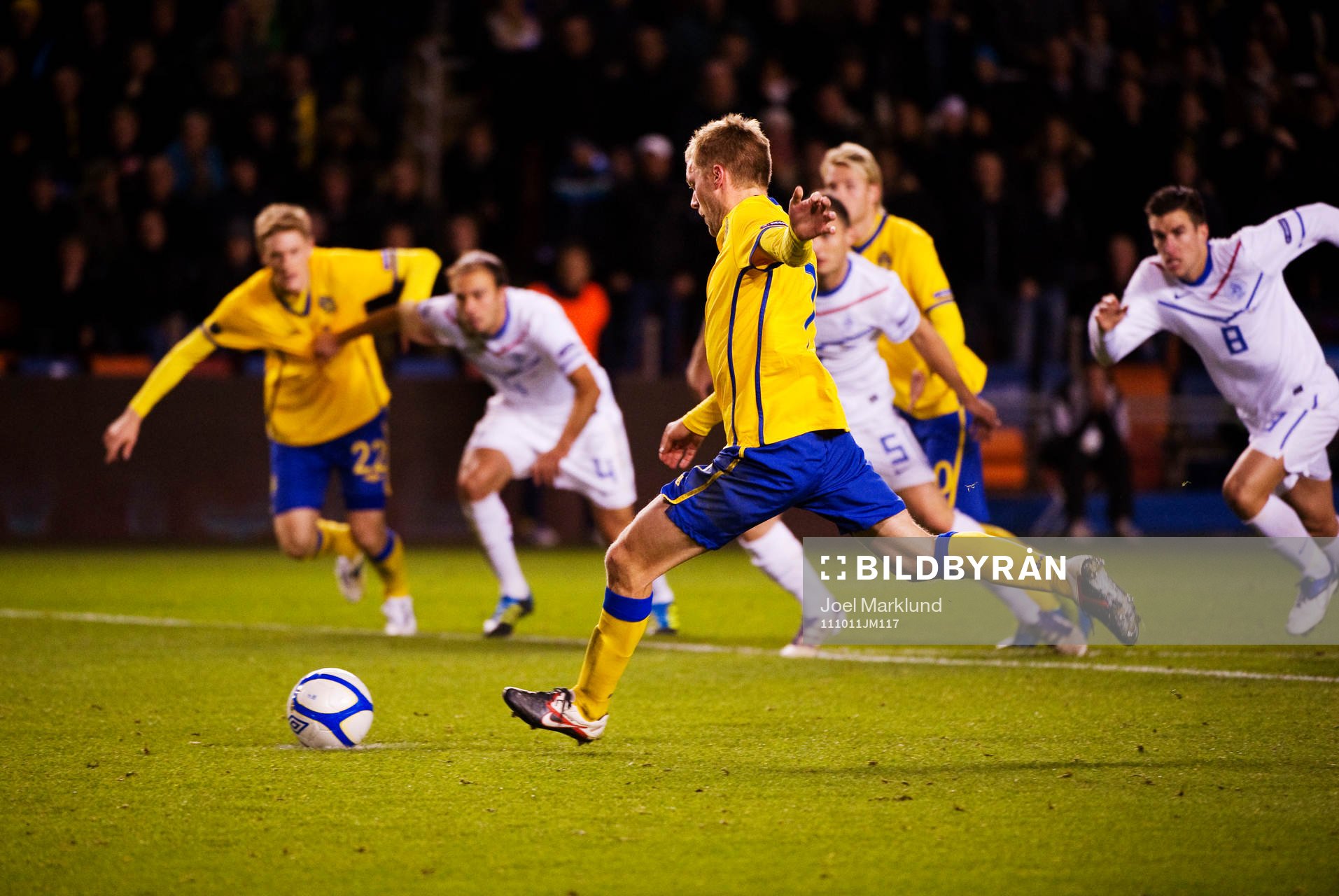 Sebastian Larsson, Sverige, gör 2-2 på straff