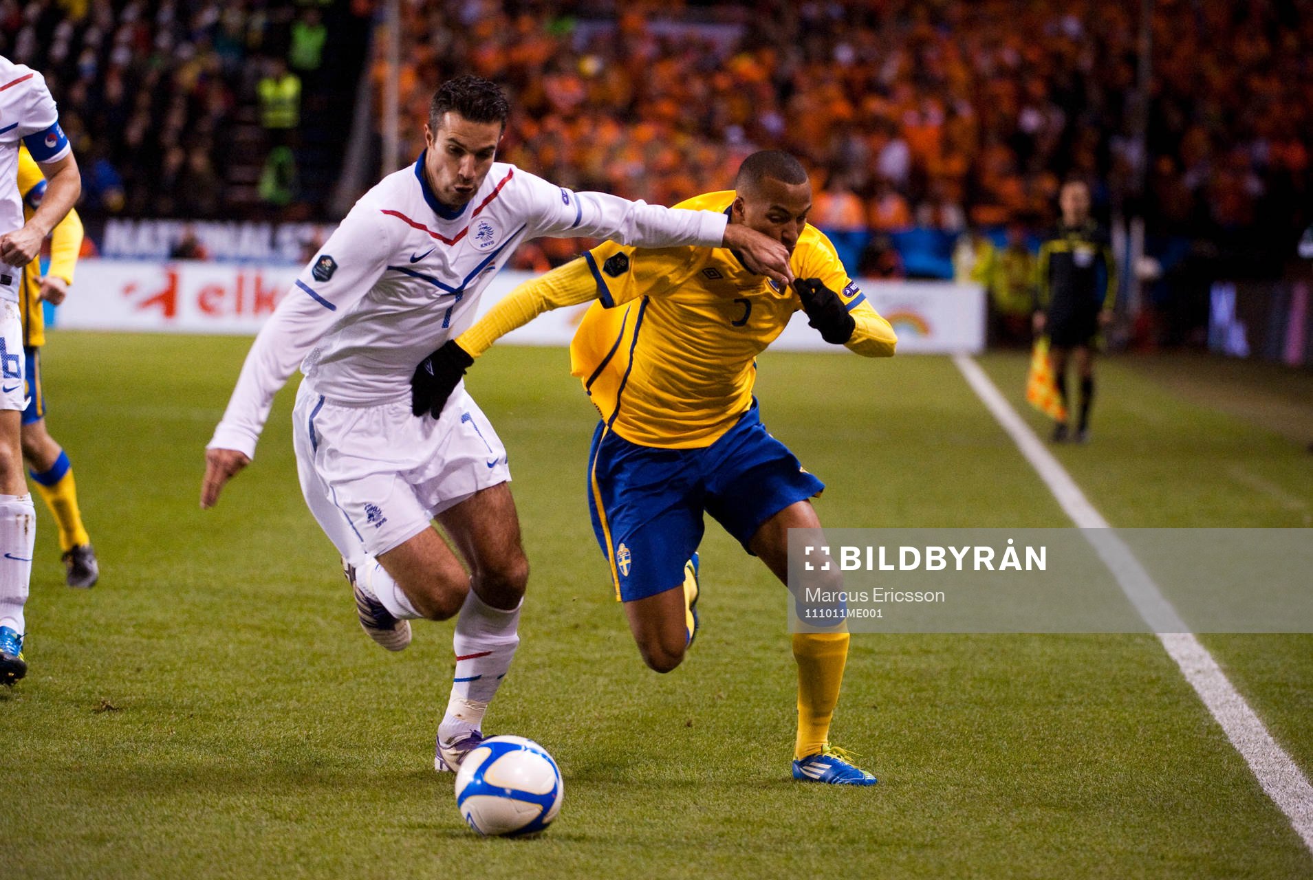 Robin van Persie, Holland och Martin Olsson, Sverige