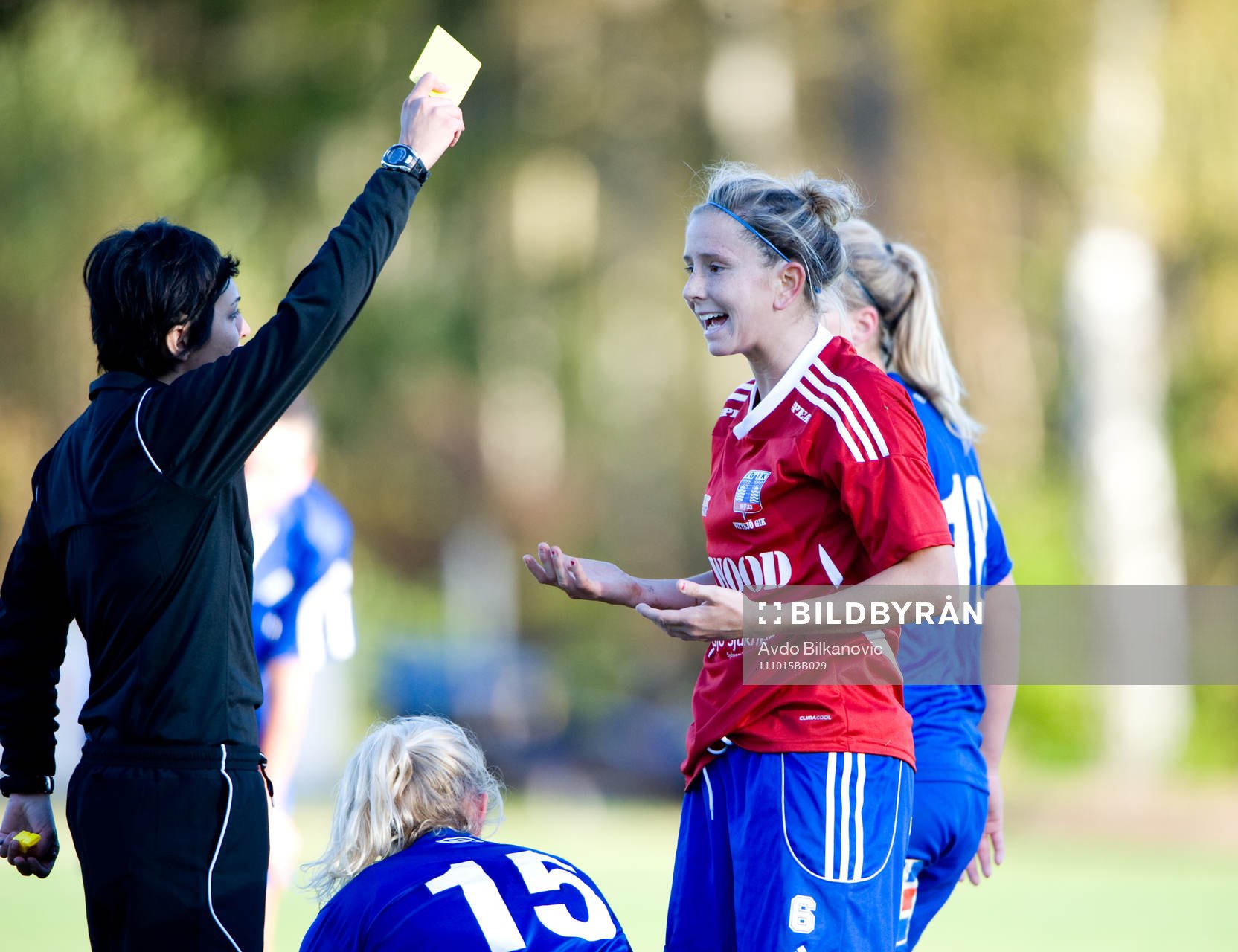  Ida Ohlsson, Vittsjö, får gult kort, varning av Jilan Taher, domare.