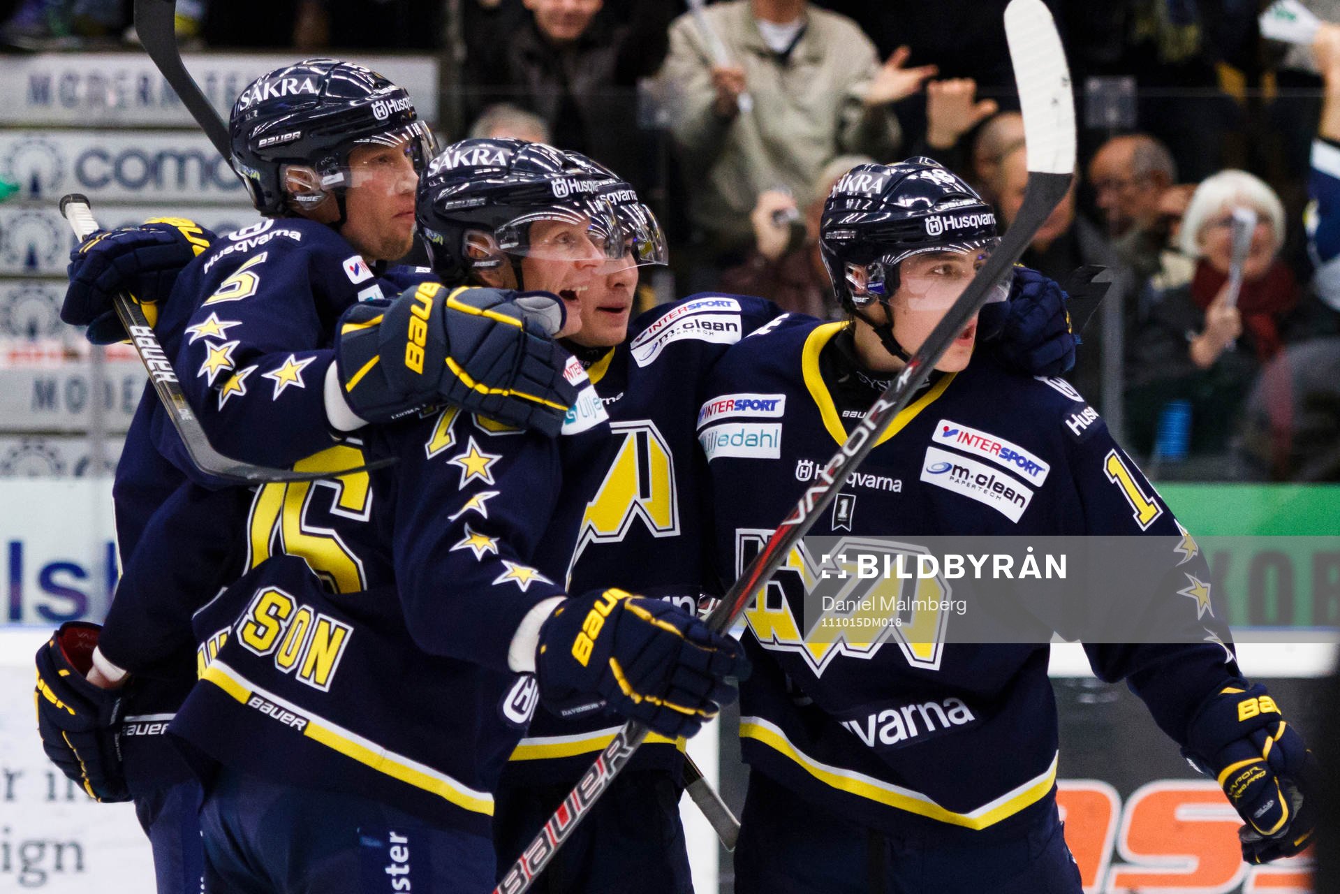 Johan Davidsson,  Mikko Luoma och Jesper Fasth, HV71, jubel