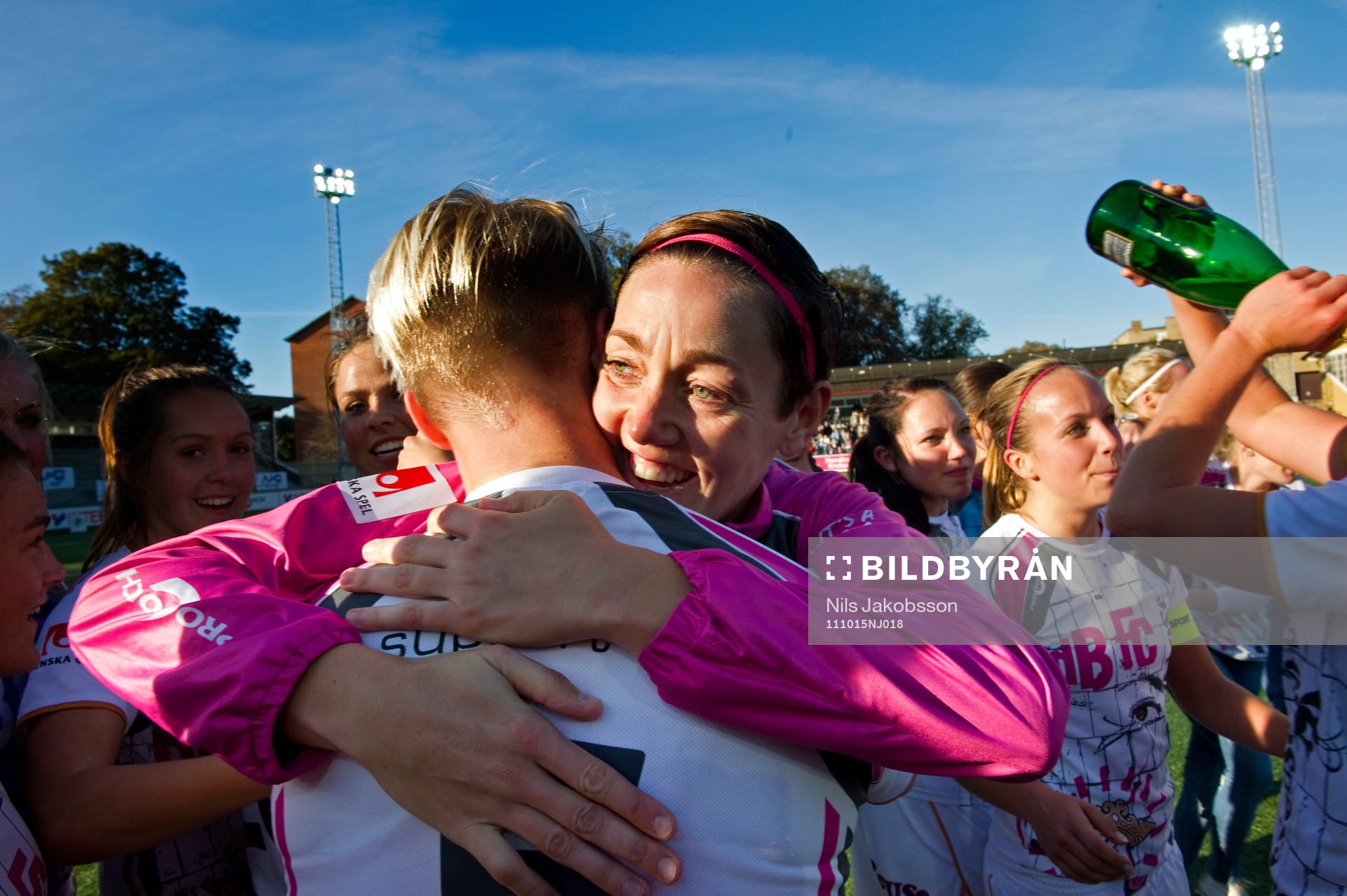 Therese Sjögran, Nilla Fischer, LDB Malmö kramas, jubel,