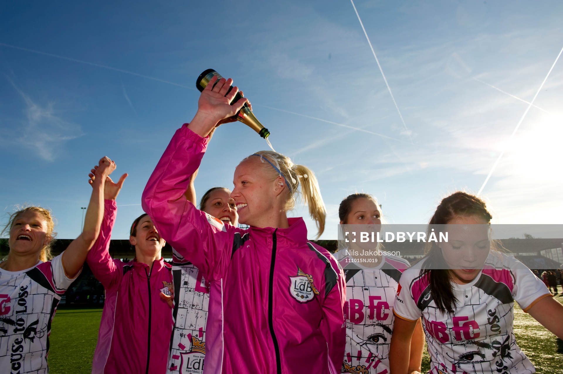 Caroline Seger, LDB Malmö, får champagne i håret.
