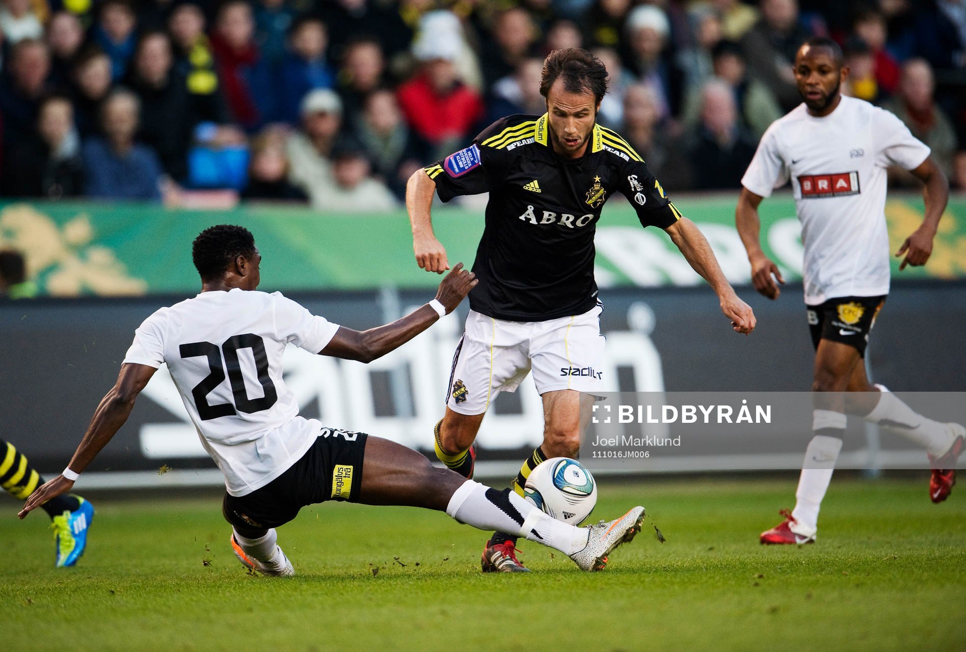Dominic Chatto, Häcken, stoppar Helgi Danielsson, AIK