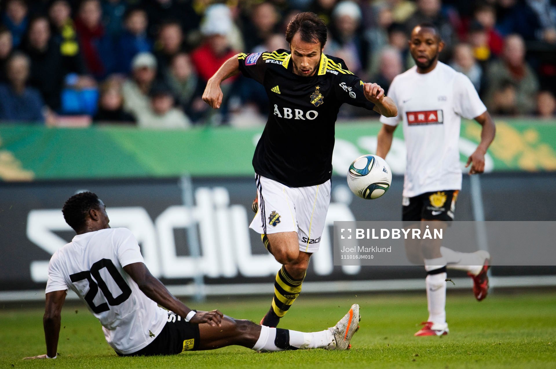 Dominic Chatto, Häcken, stoppar Helgi Danielsson, AIK