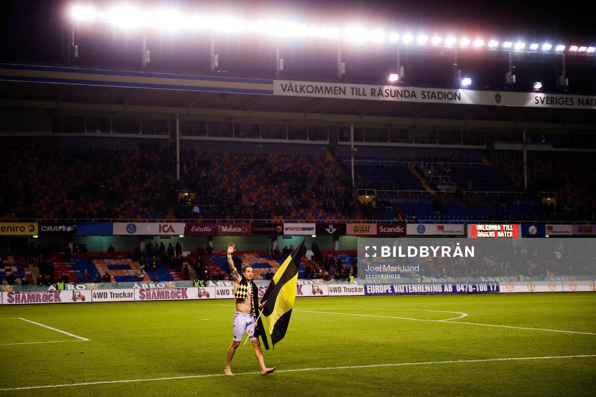 Kenny Pavey, AIK, gjorde sin sista hemmamatch. Efteråt
