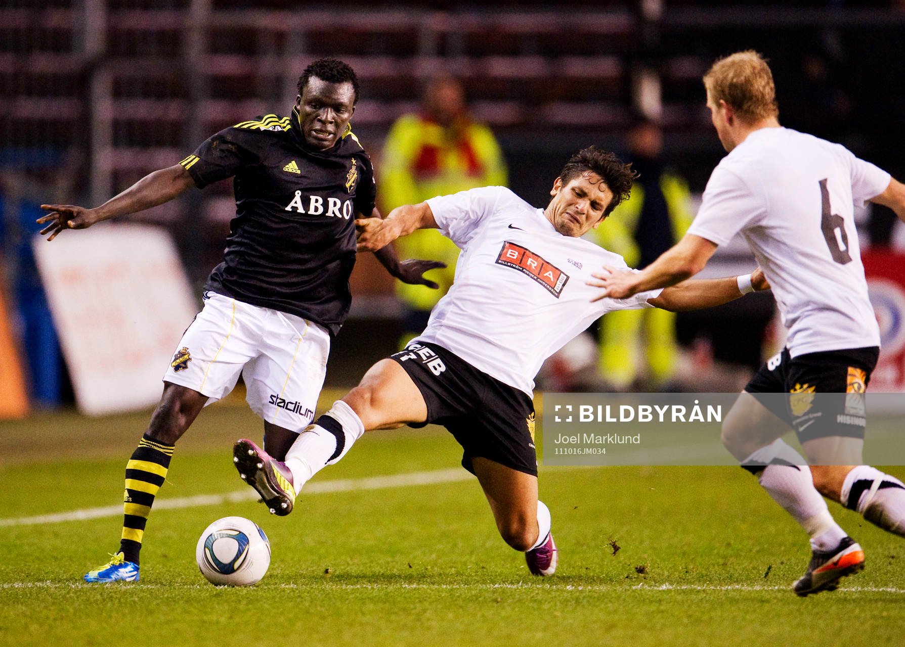 Lalawele Atakora, AIK, utmanas av Andres Vasquez, Häcken