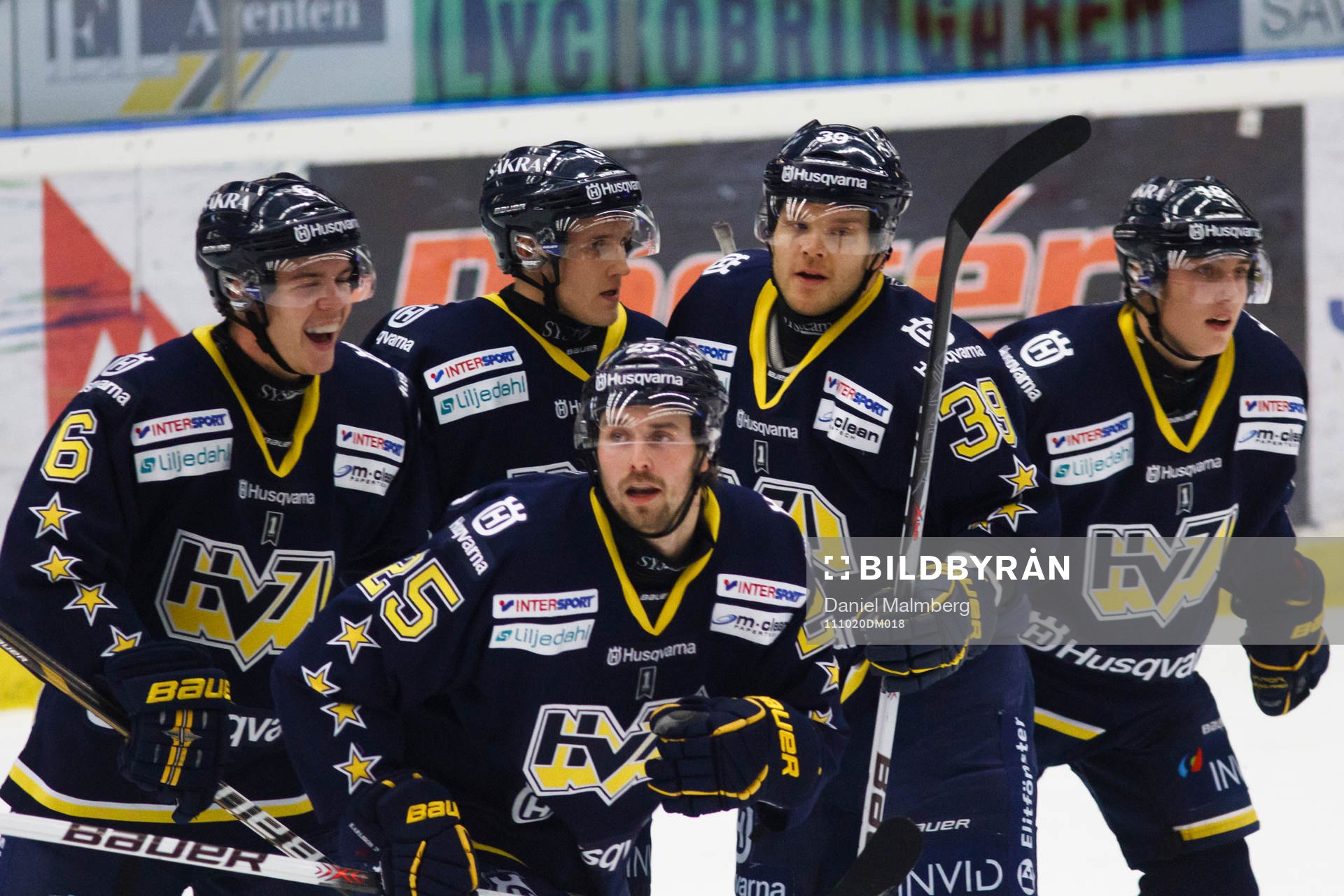 Mattias Karlsson, HV71 jubel tillsamman med Oscar