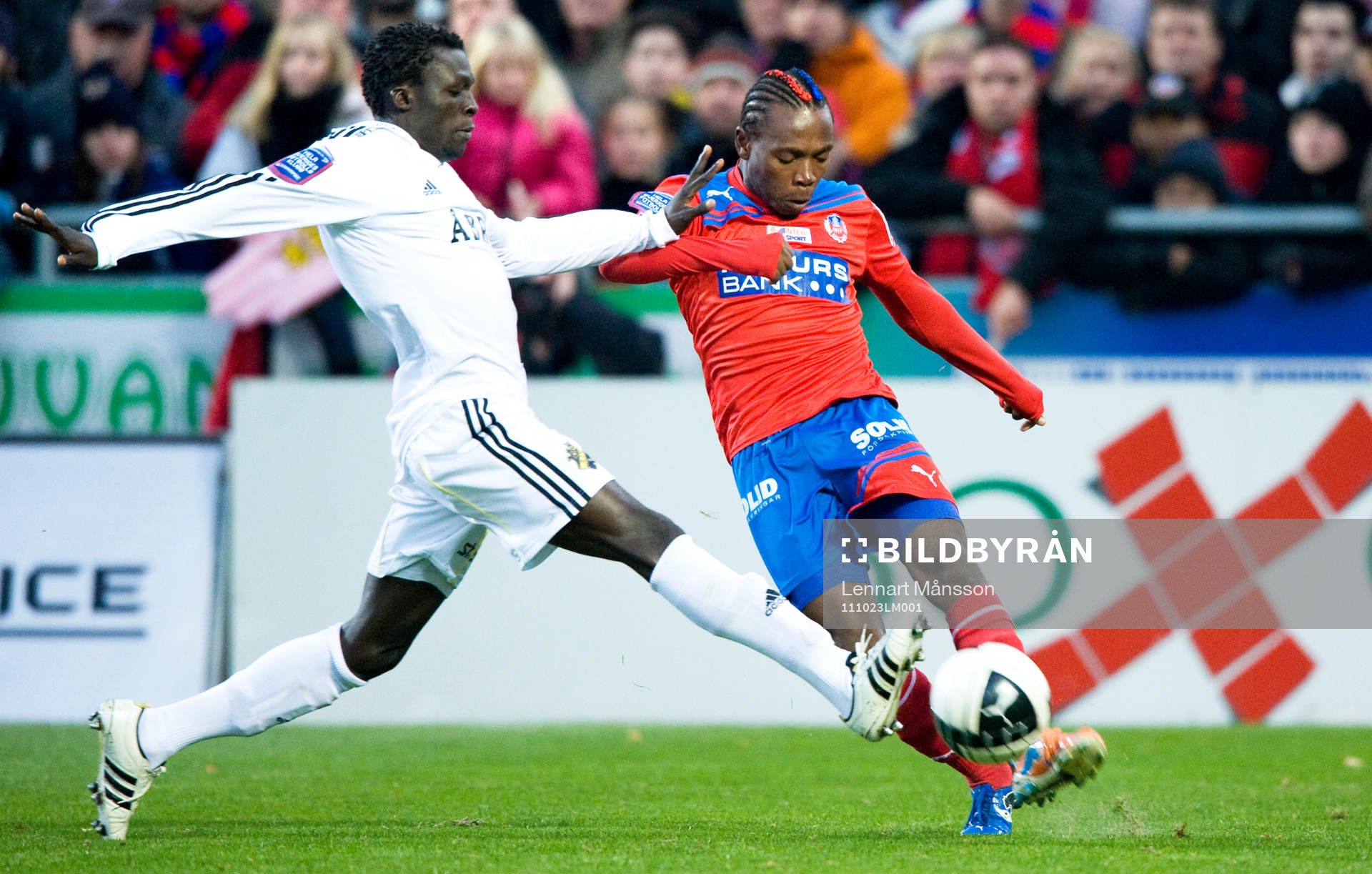 May Mahlangu, Helsingborg och Lalawele Atakora, AIK