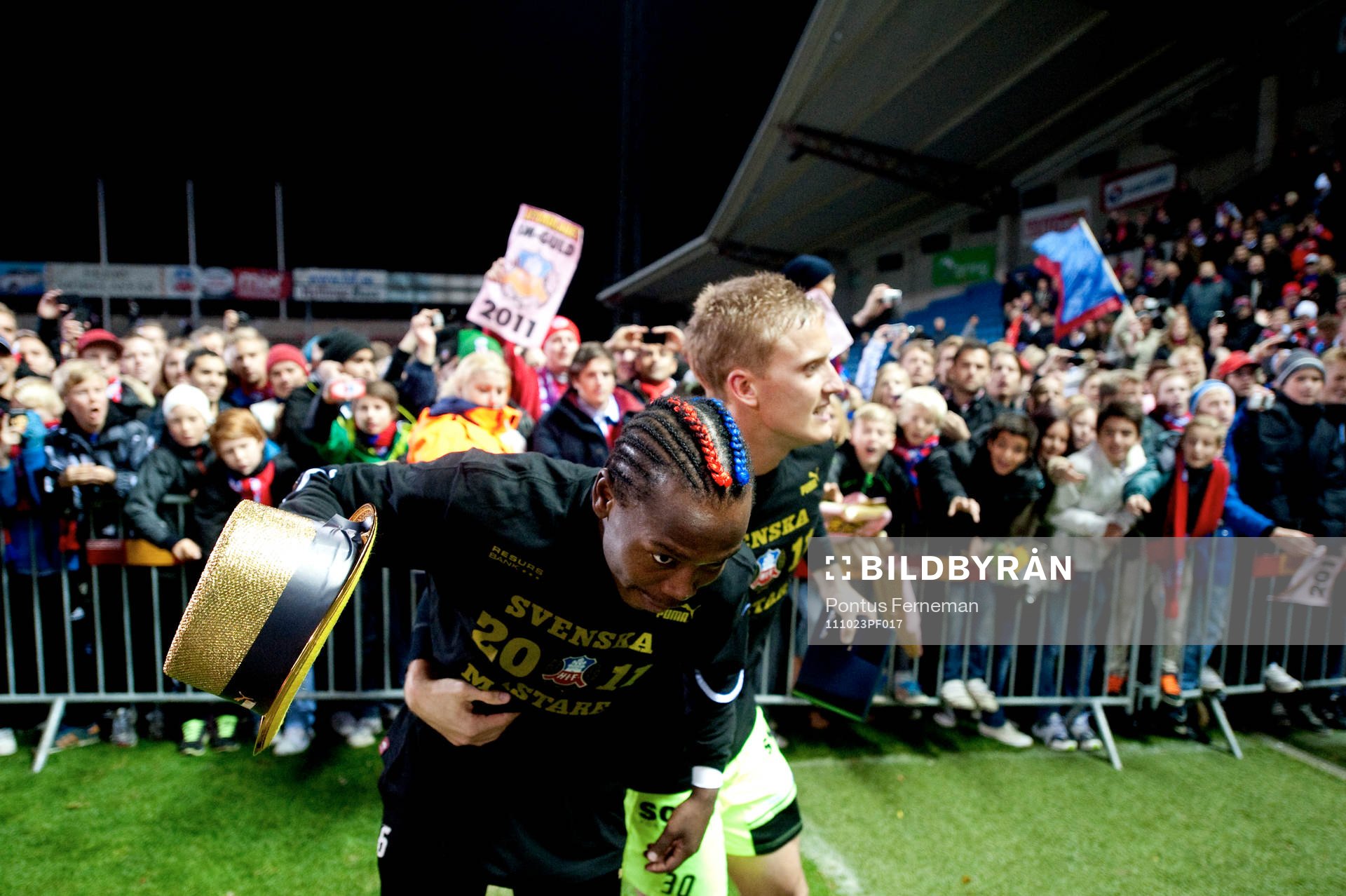  May Mahlangu, Pär Hansson, målvakt. SM-guld, Svenska Mästare 2011, pokal,  jubel, glädje.