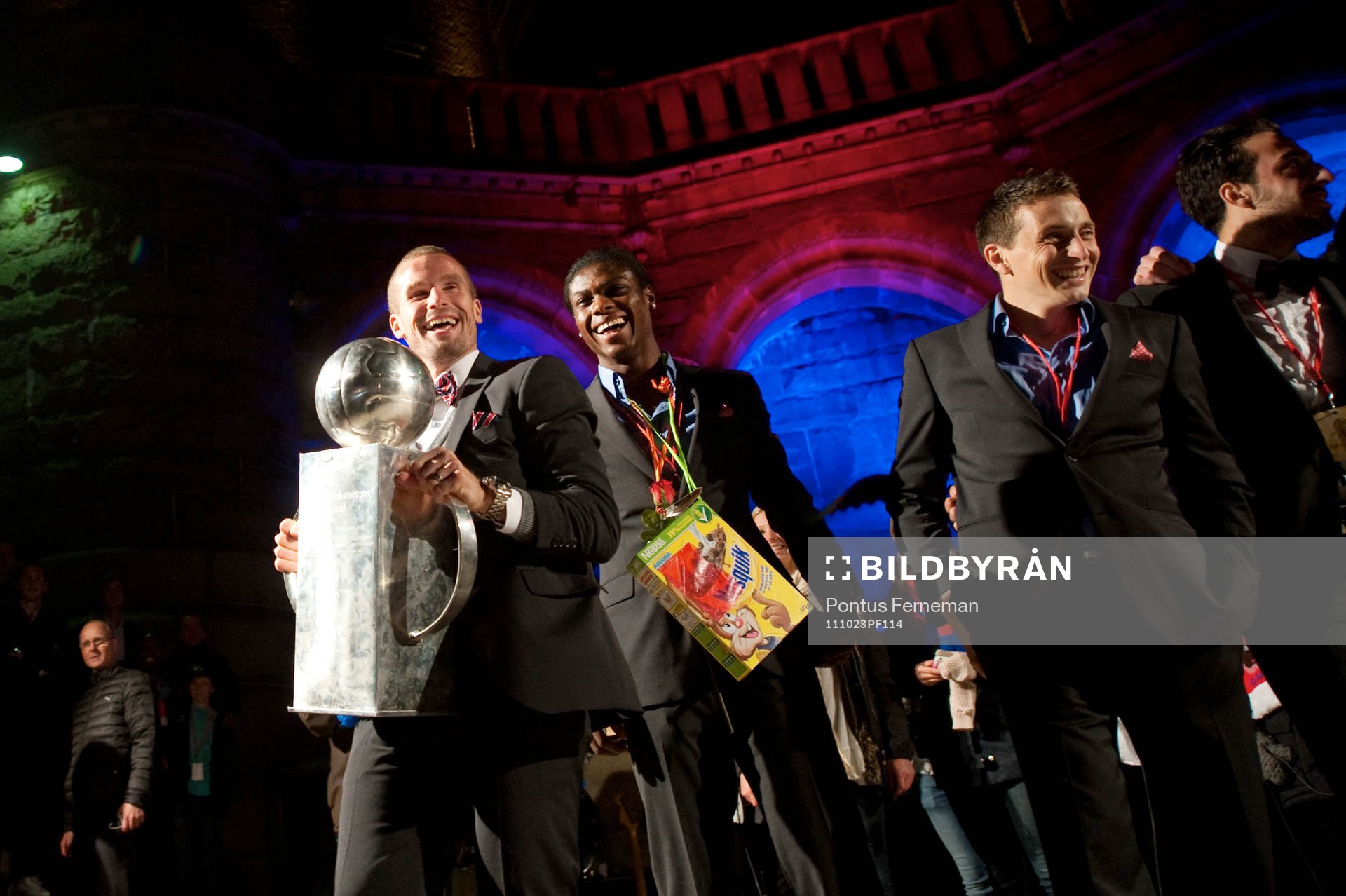  Christoffer Andersson. SM-guld, Svenska Mästare 2011, pokal,  jubel, glädje.
