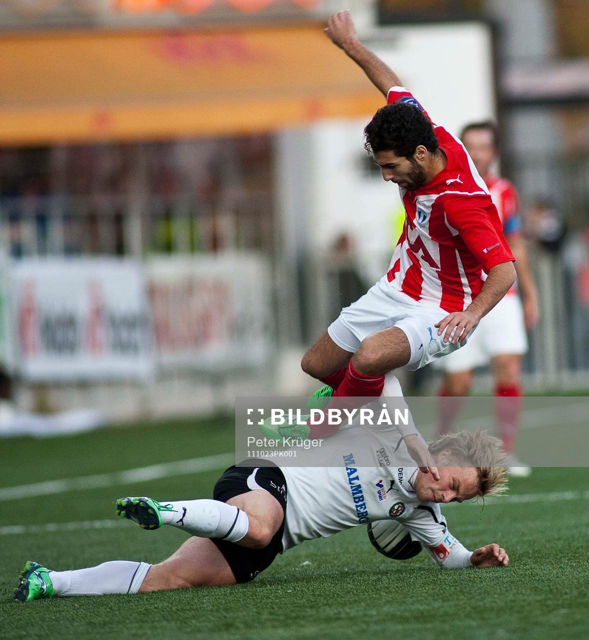  Jimmy Durmaz, Malmö fälls av Emil Berggren, Örebro