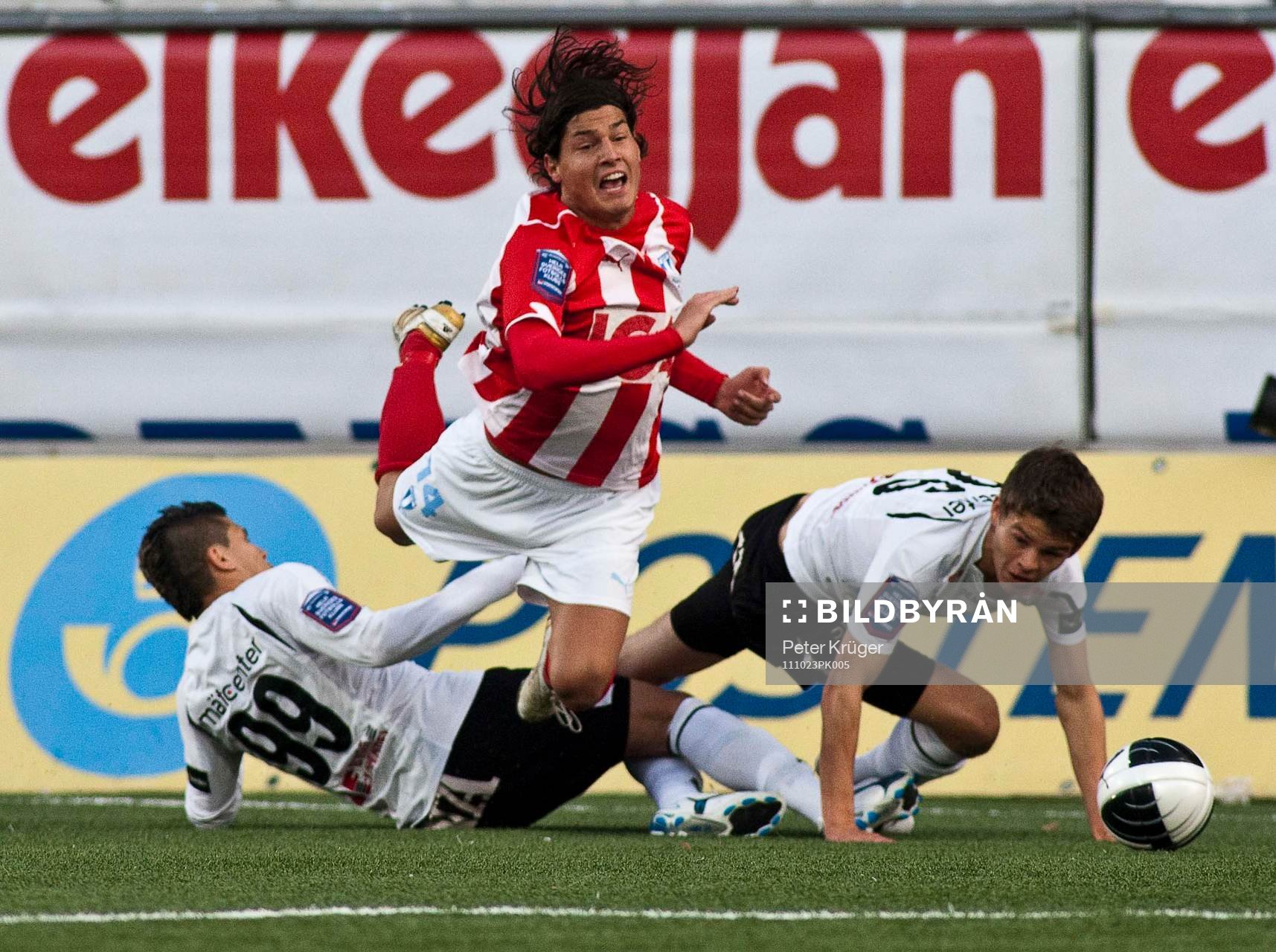 Miiko Albornoz, Malmö fälls av Paulo De Olivera och Eidur