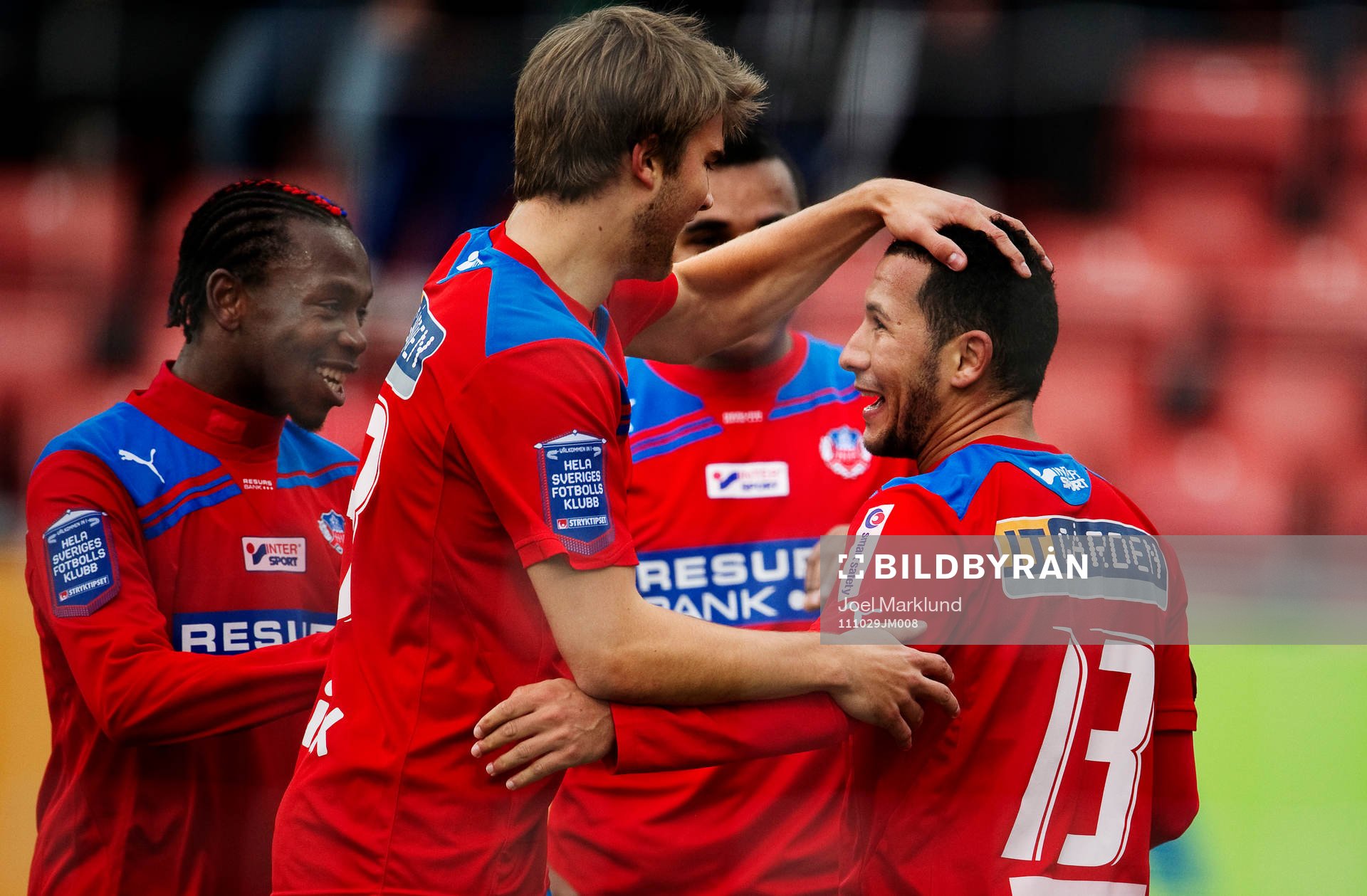 Rachid Bouaouzan, Helsingborg, gratuleras till sitt 0-3-mål