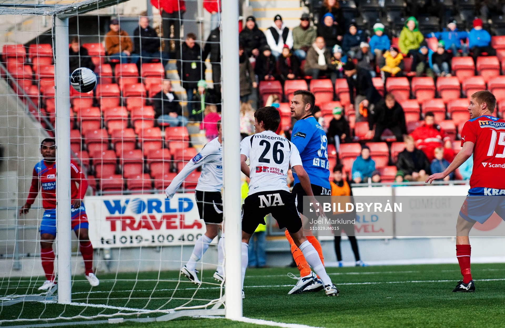 Alvaro Santos, Helsingborg, gör 0-1 bakom John Alvbåge,