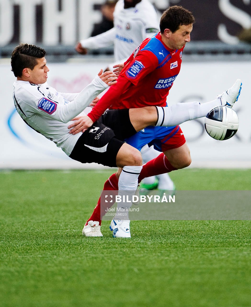 Paulo De Oliviera, Örebro, förlorar en närkamp mot