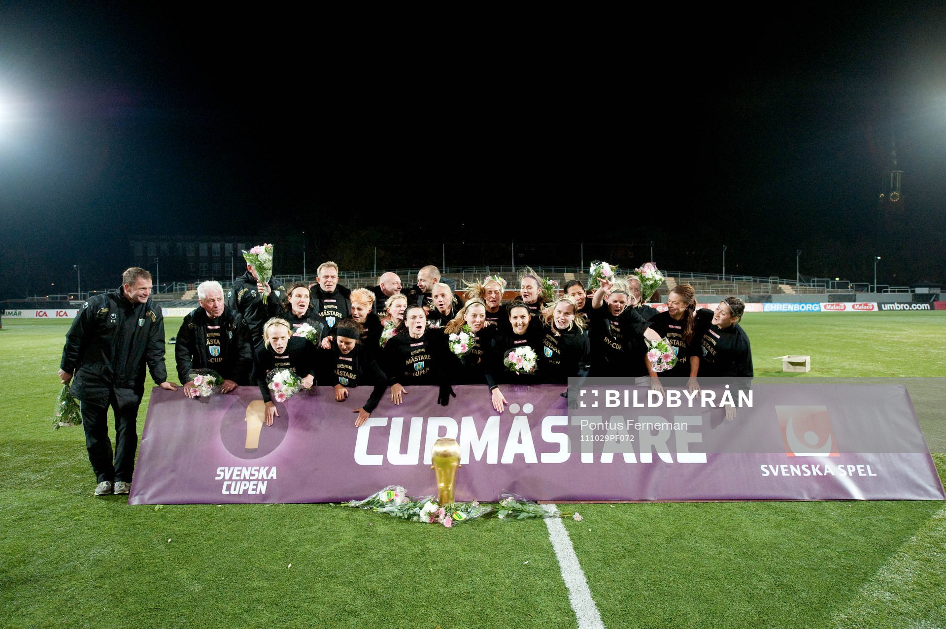  Kopparbergs/Göteborg, jubel. Lagbild, pokal.
