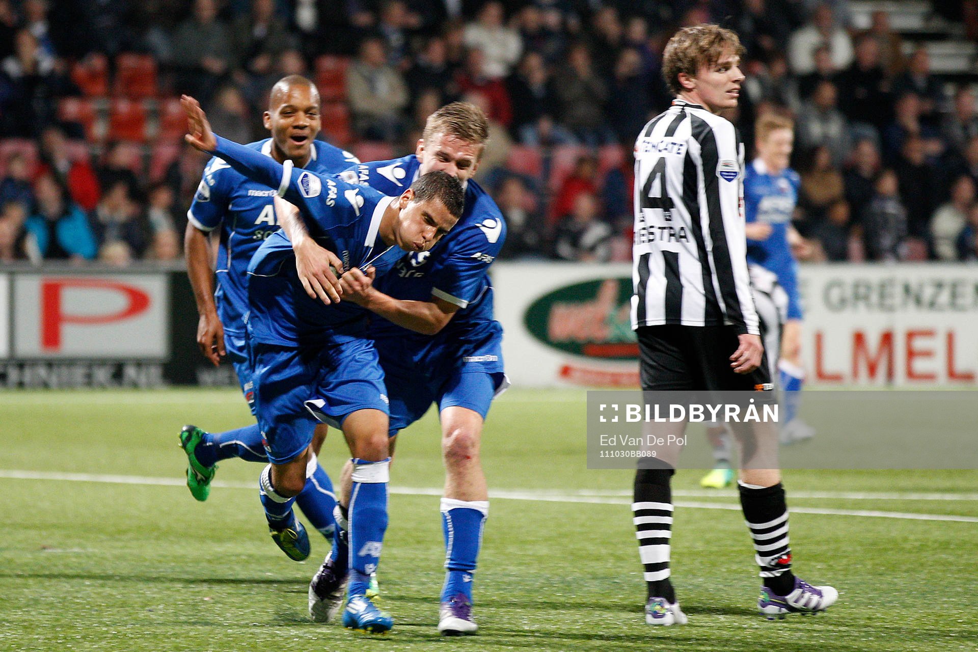  Adam Maher, AZ, jubel efter 0-1 med Pontus Wernbloom och Charlison Benschop. 