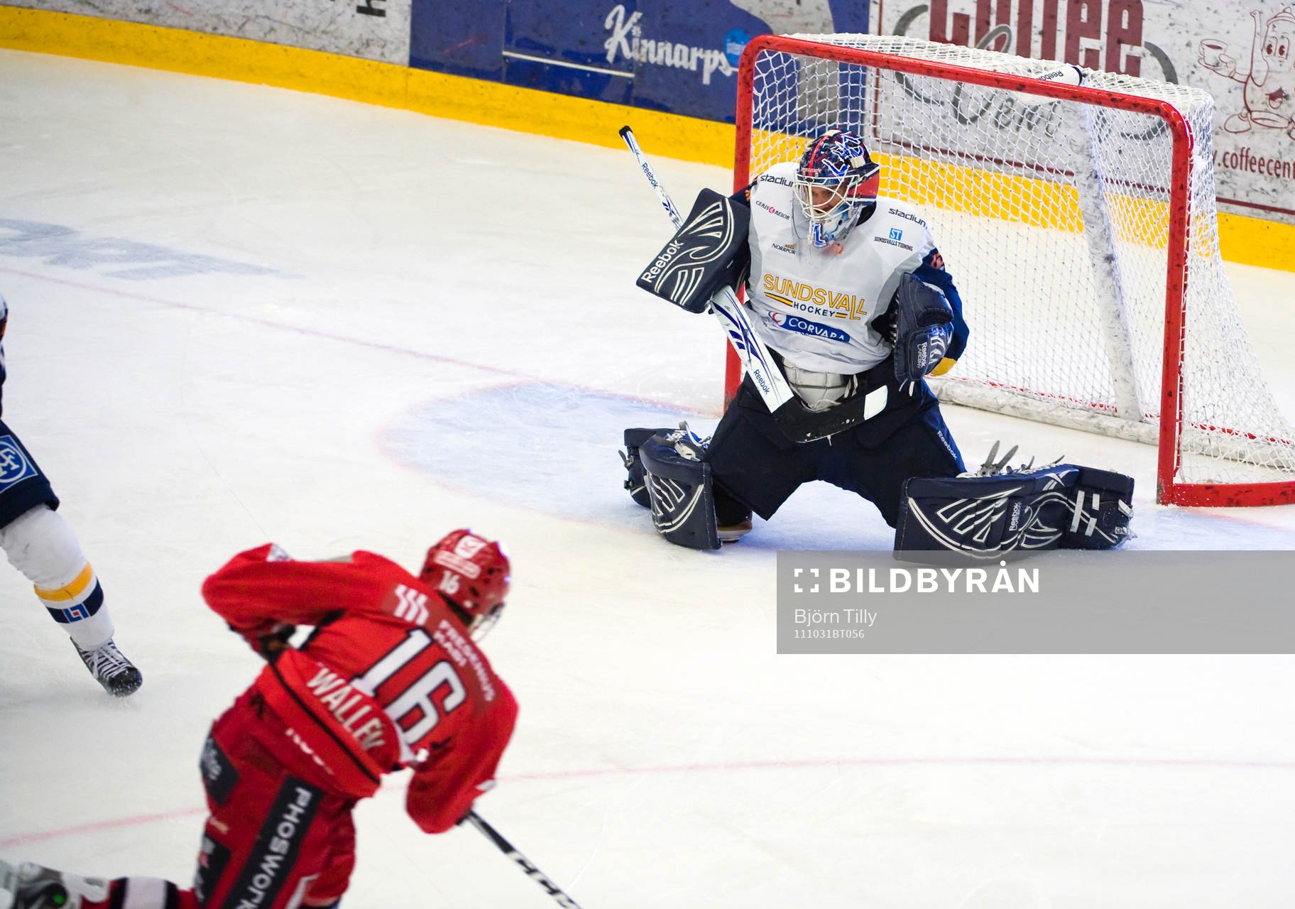 William Wallén, Almtuna skjuter in 5-2 på Axel Brage,