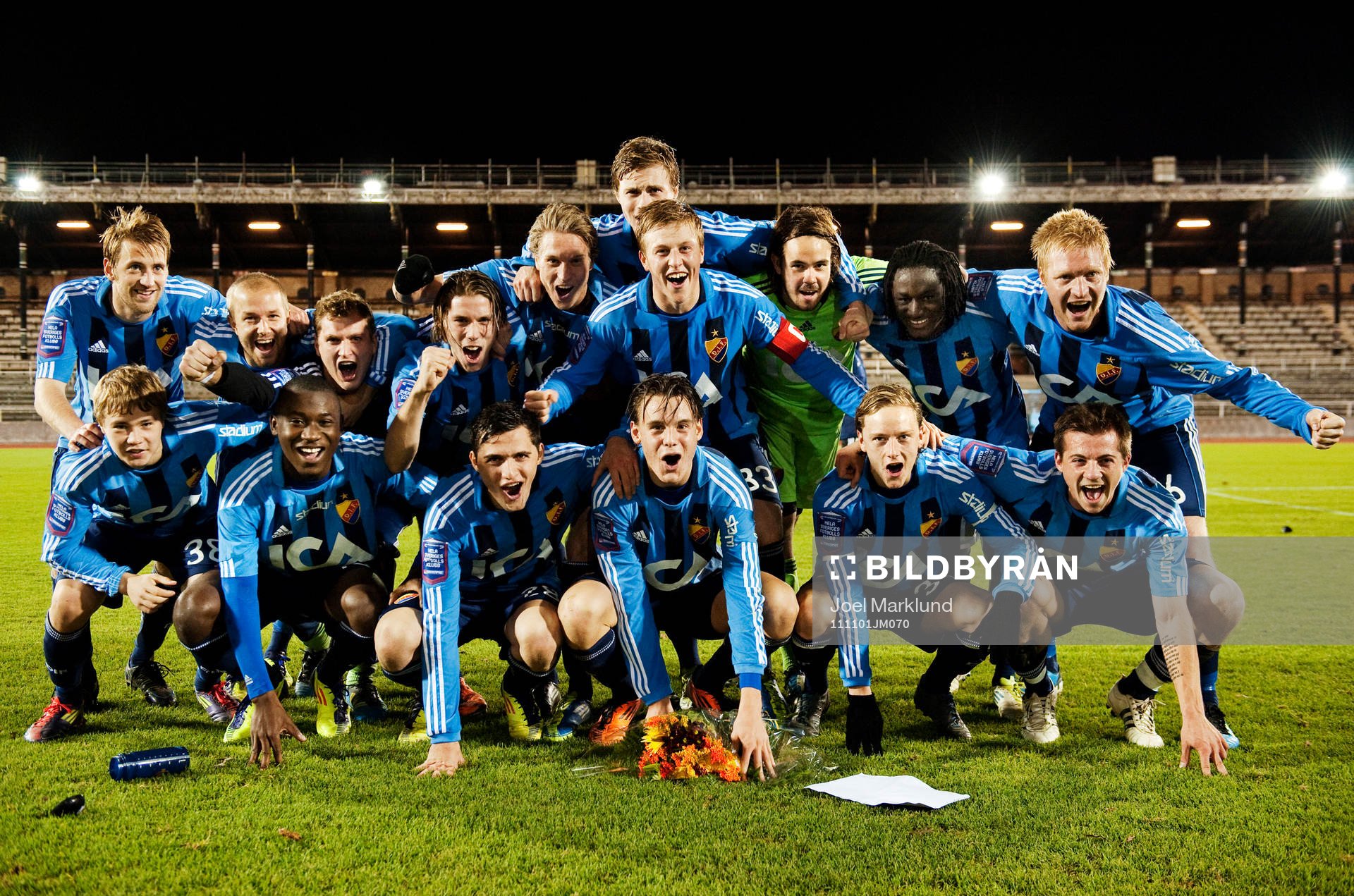  Djurgården vann SM-guld. Laget firar efter 1-0-segern.