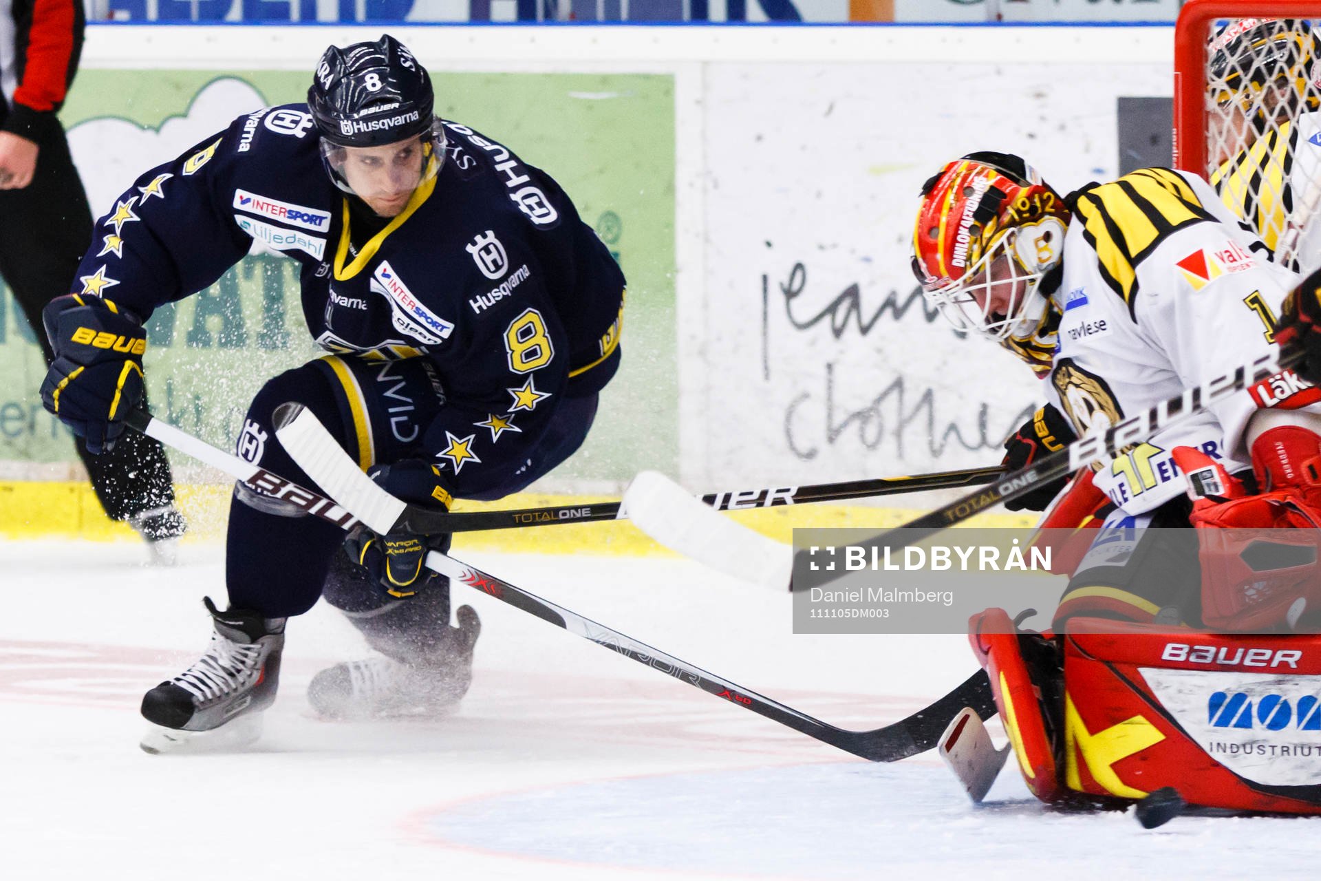 Daniel Grillfors, HV71 skapar en chans framför Niklas