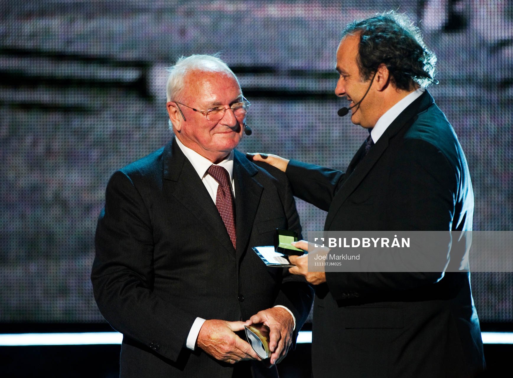 Michel Platini, ordförande UEFA, delade ut Hederspriset